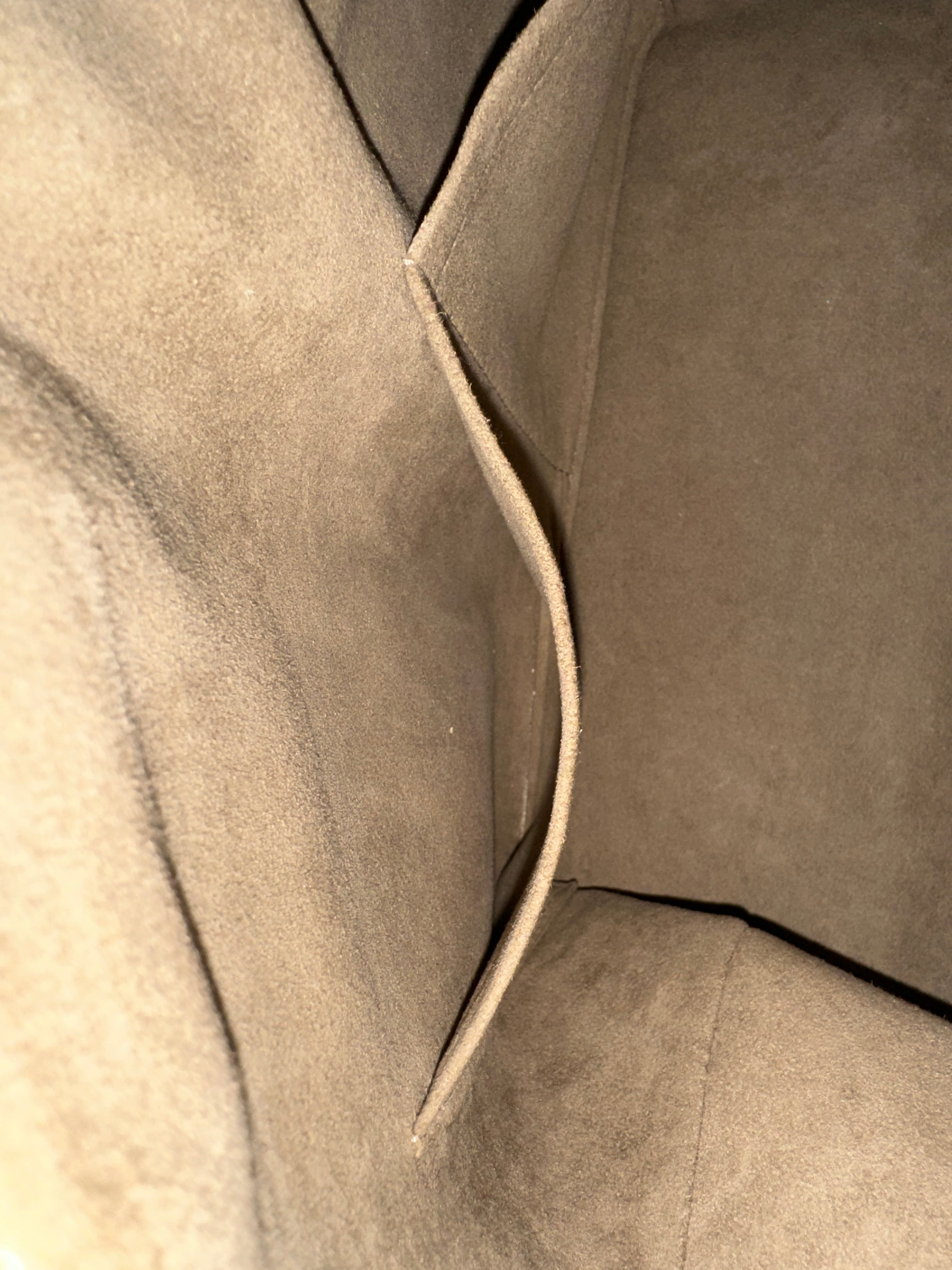 Louis Vuitton Courtney