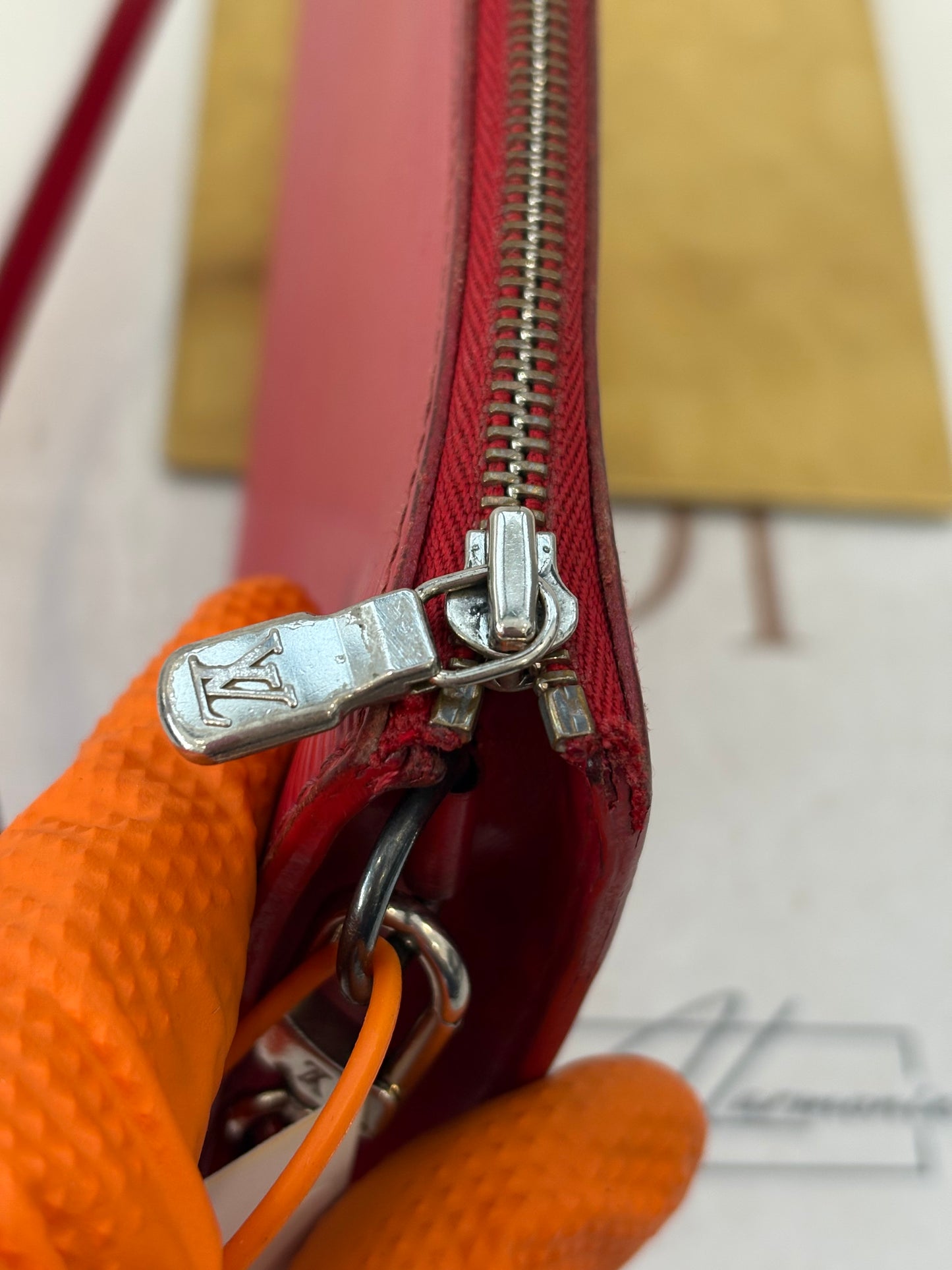 018996 - Louis Vuitton Red Epi Pochette