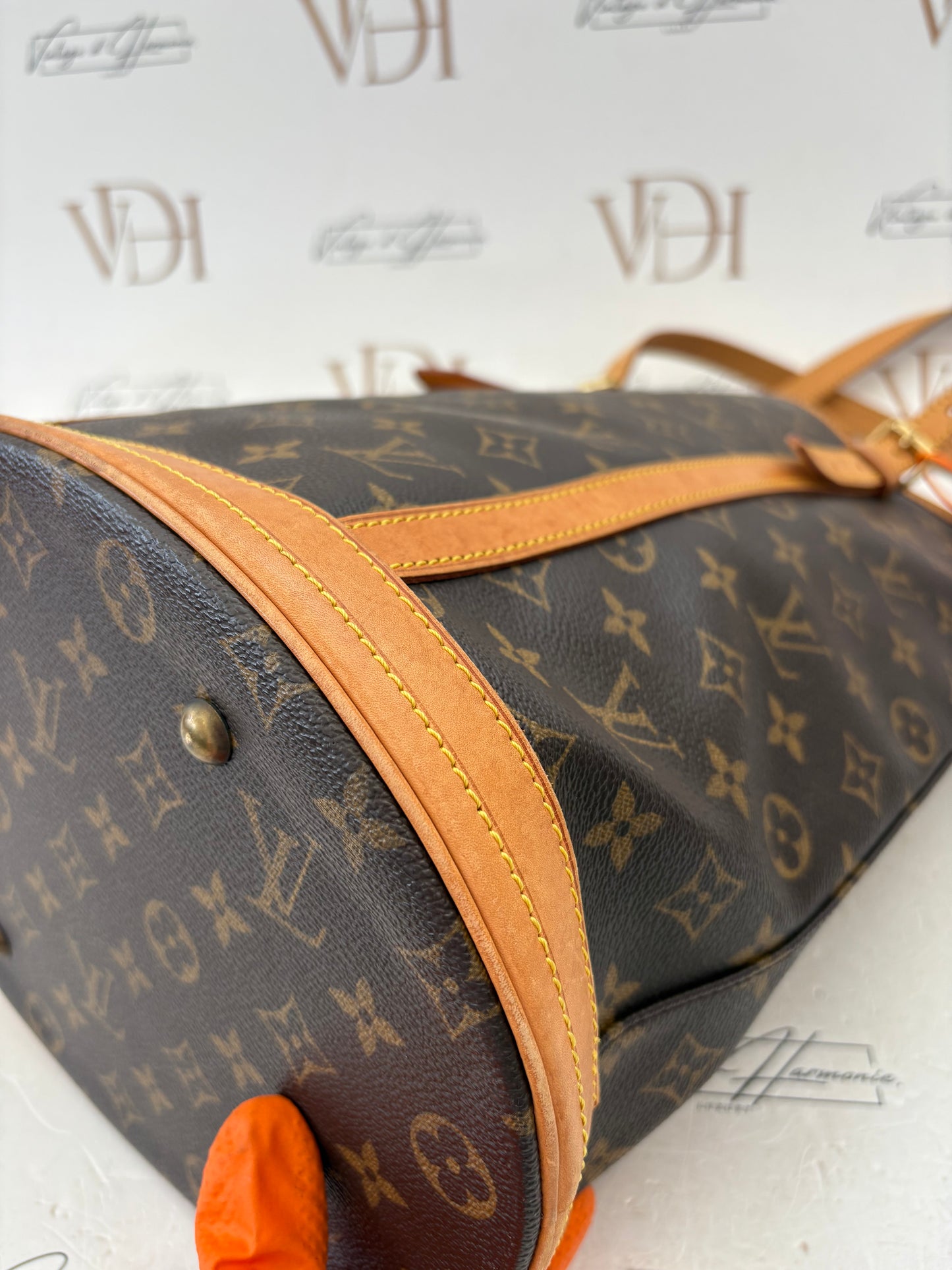 018096 - Louis Vuitton Bucket