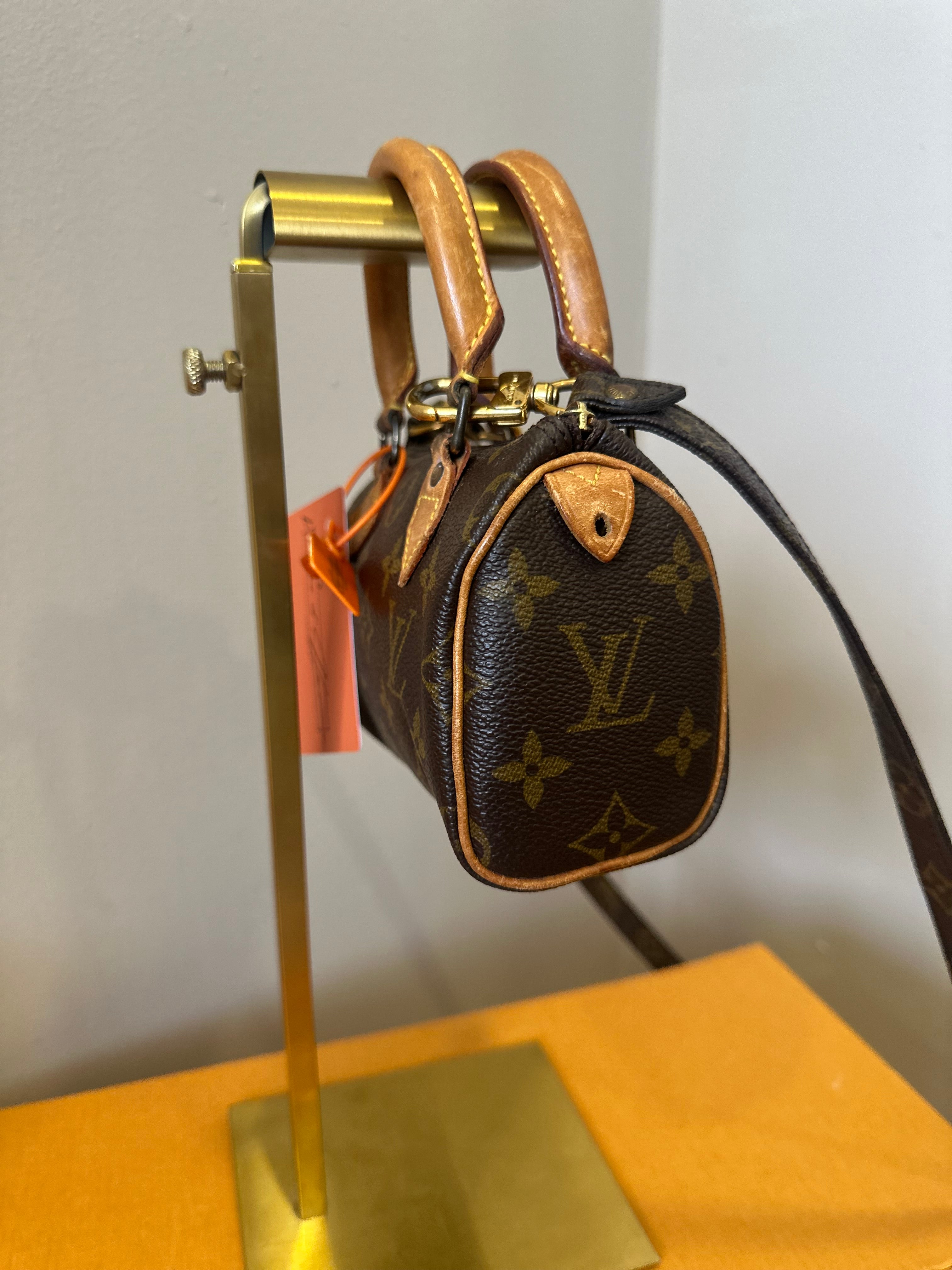 Louis Vuitton Nano Speedy + tracolla