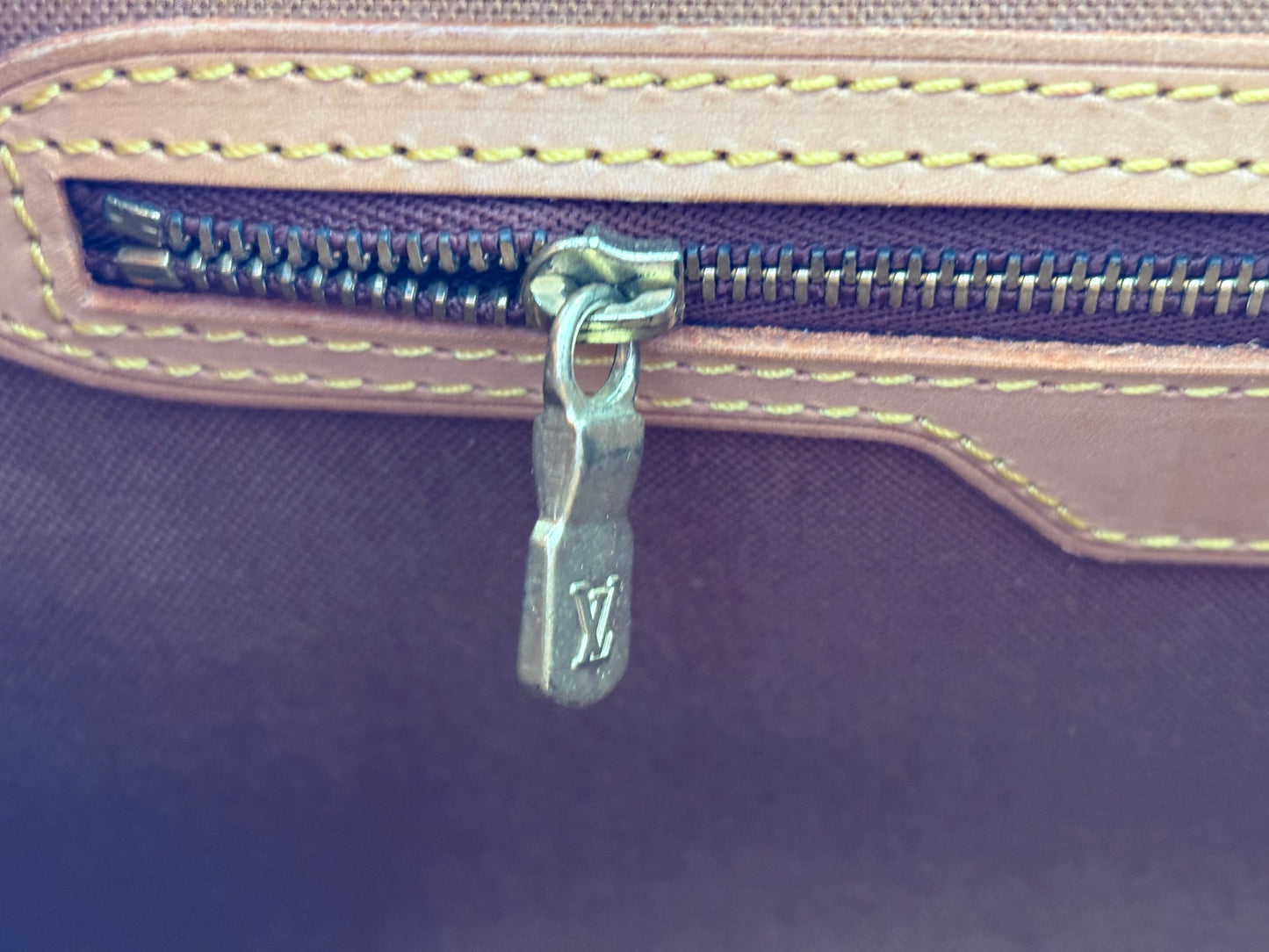 017154 - Louis Vuitton Gibeciere MM