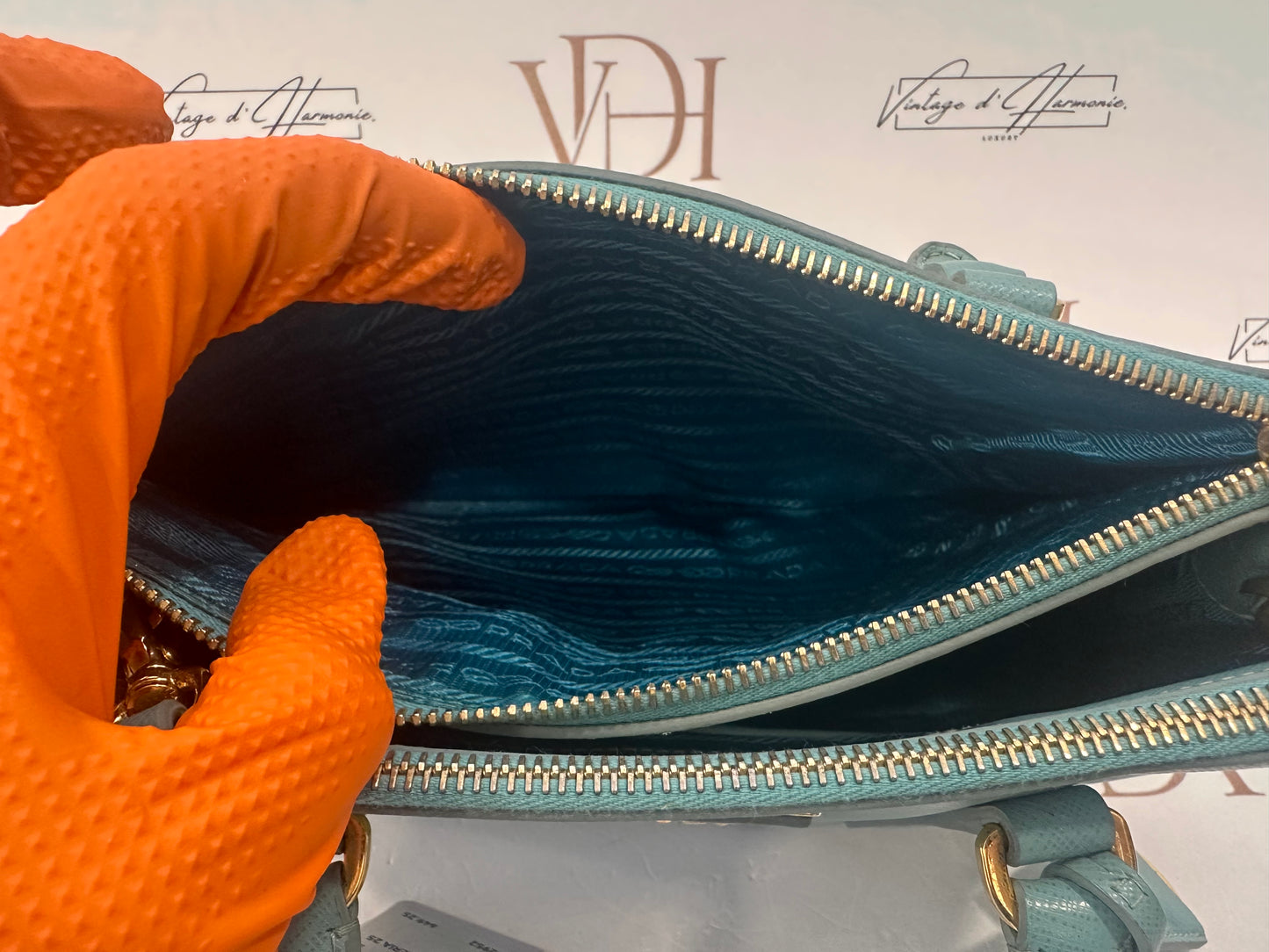 382952 - Prada Galleria