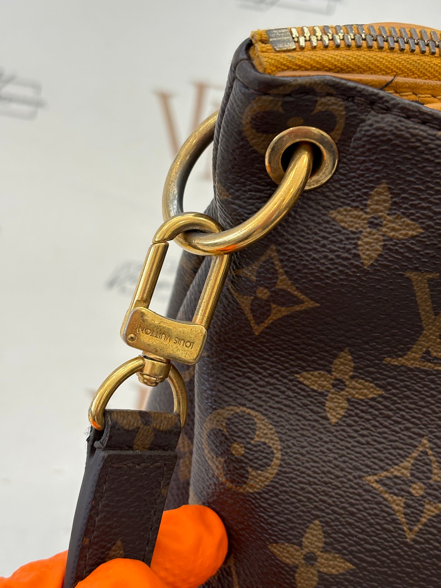 201113 - Louis Vuitton Pallas