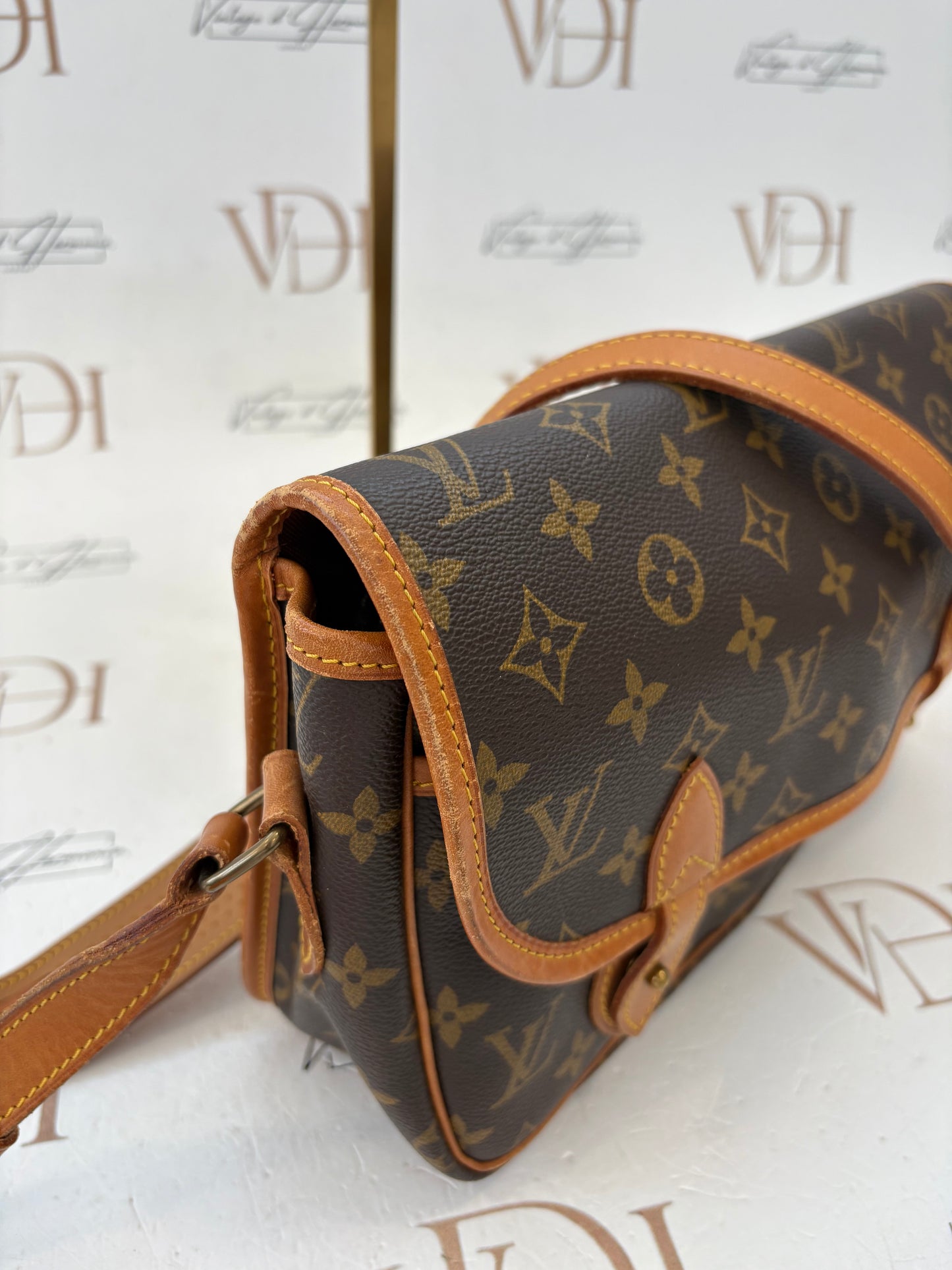 017154 - Louis Vuitton Gibeciere MM