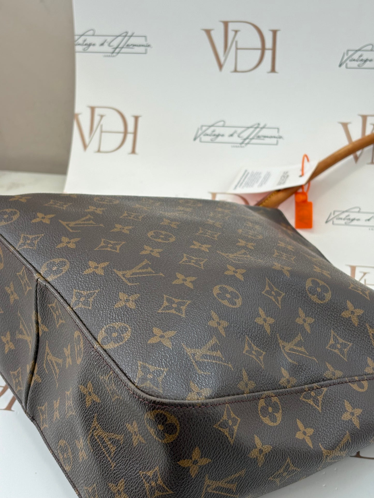 018100 - Louis Vuitton Looping GM