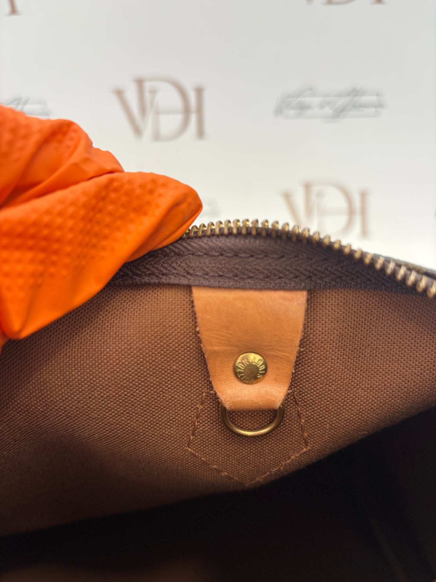 0188677 - Louis Vuitton Speedy 30