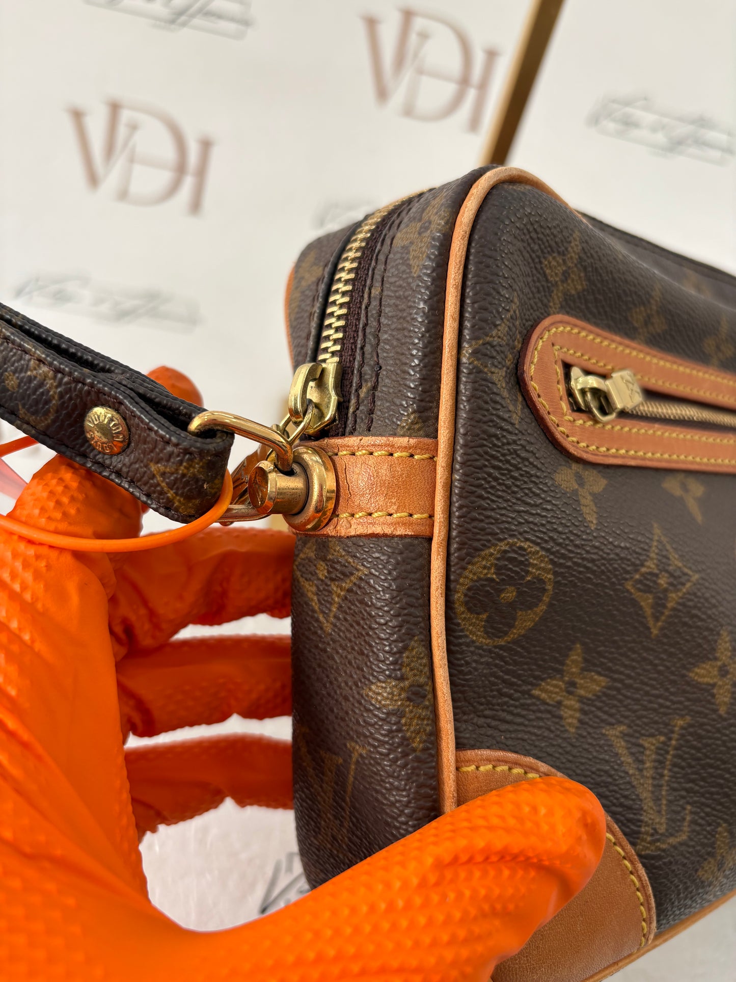 018939 - Louis Vuitton Dragonne GM