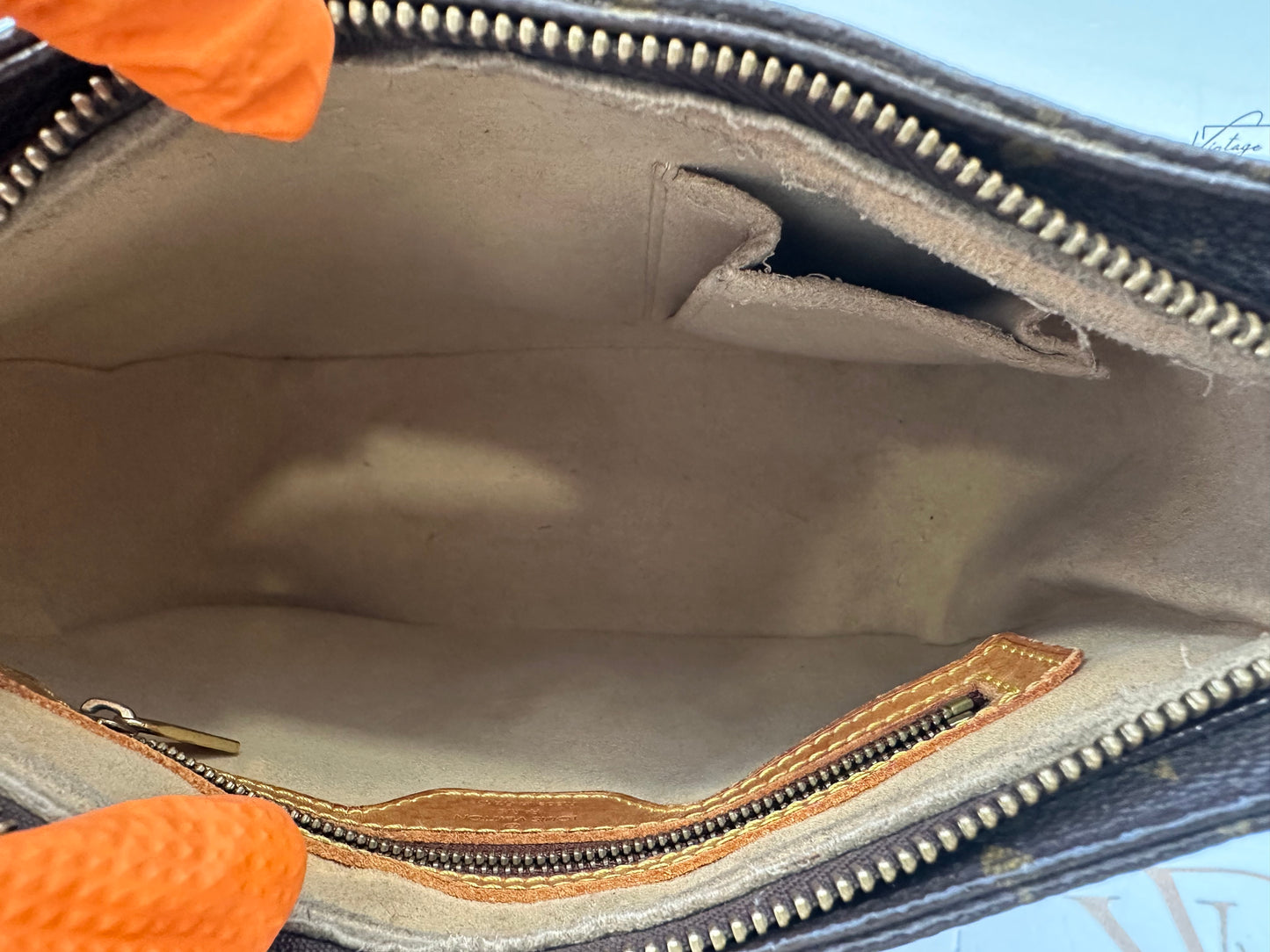017768 - Louis Vuitton Looping MM