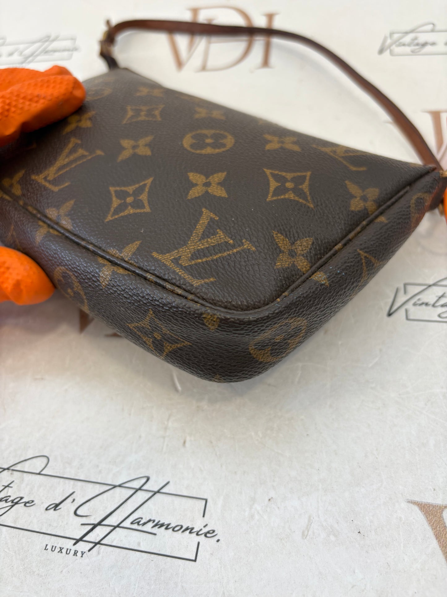 019011 - Louis Vuitton Pochette Accessoires