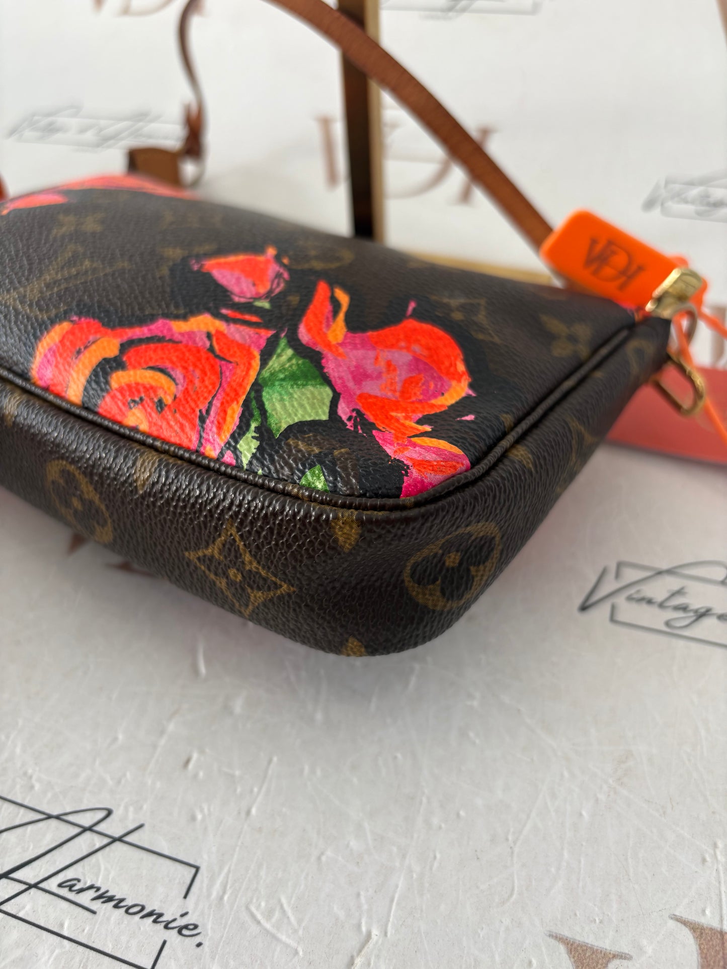 383896 - Louis Vuitton Pochette Accessoires