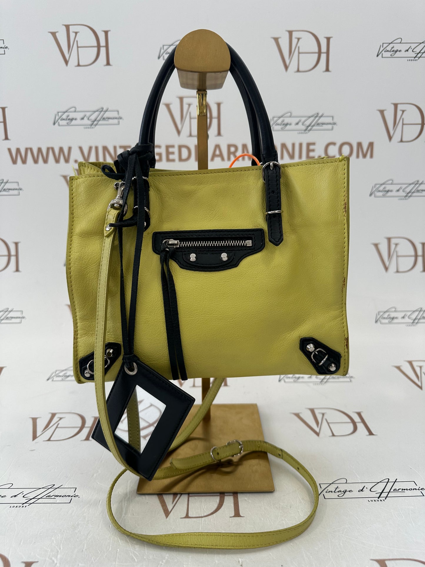 382325 -Balenciaga Papier
