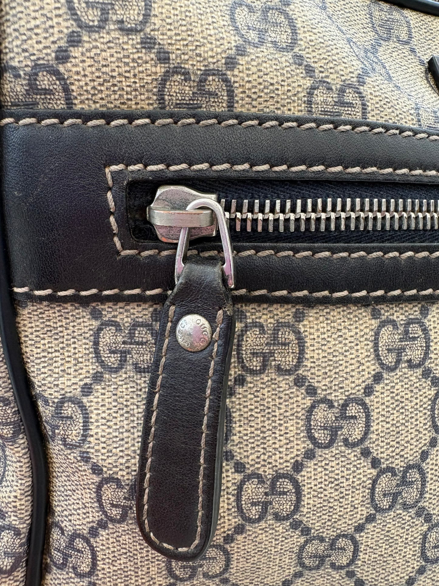 383243 - Gucci GG Supreme