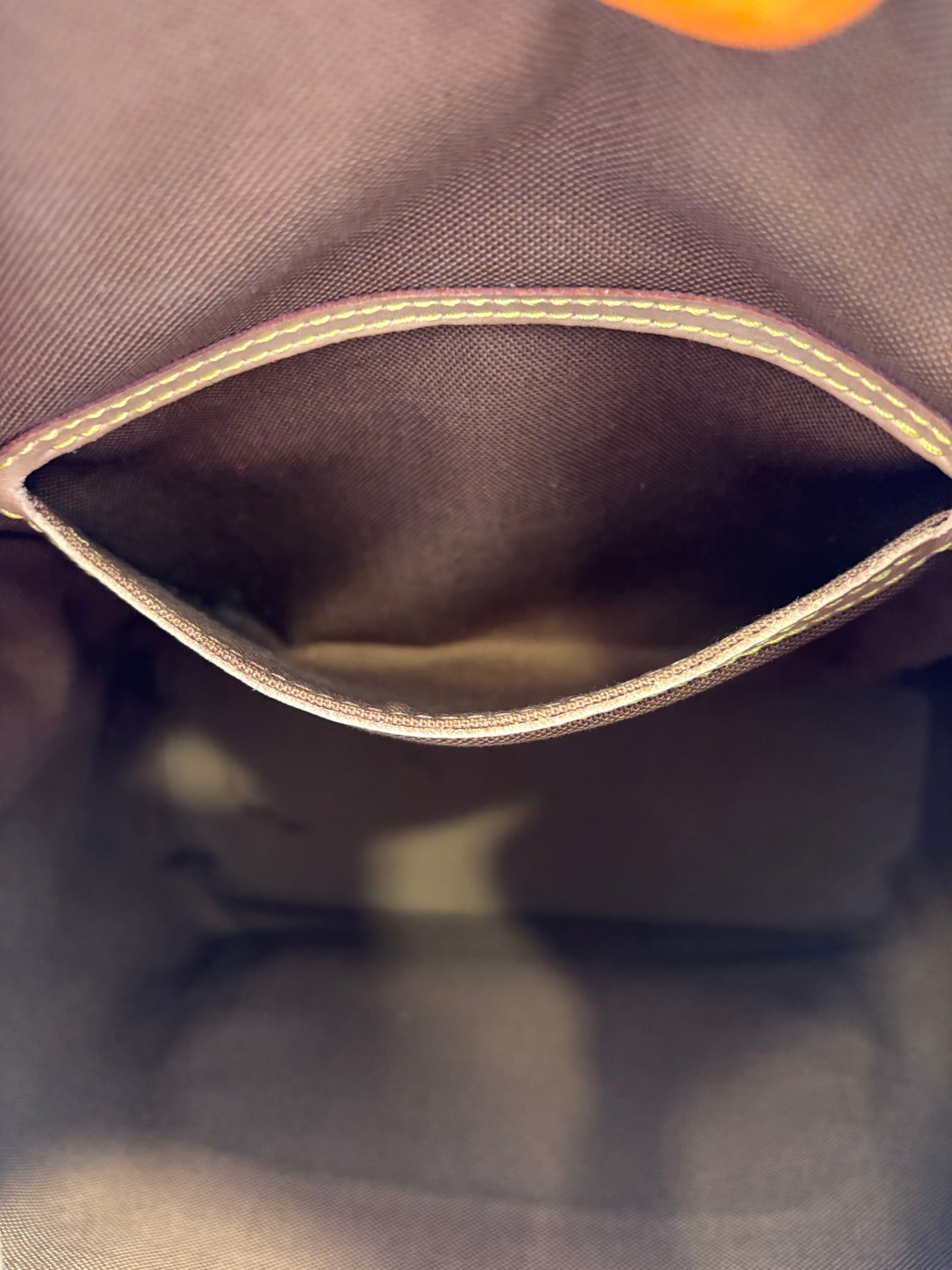 018897 - Louis Vuitton Montsouris MM