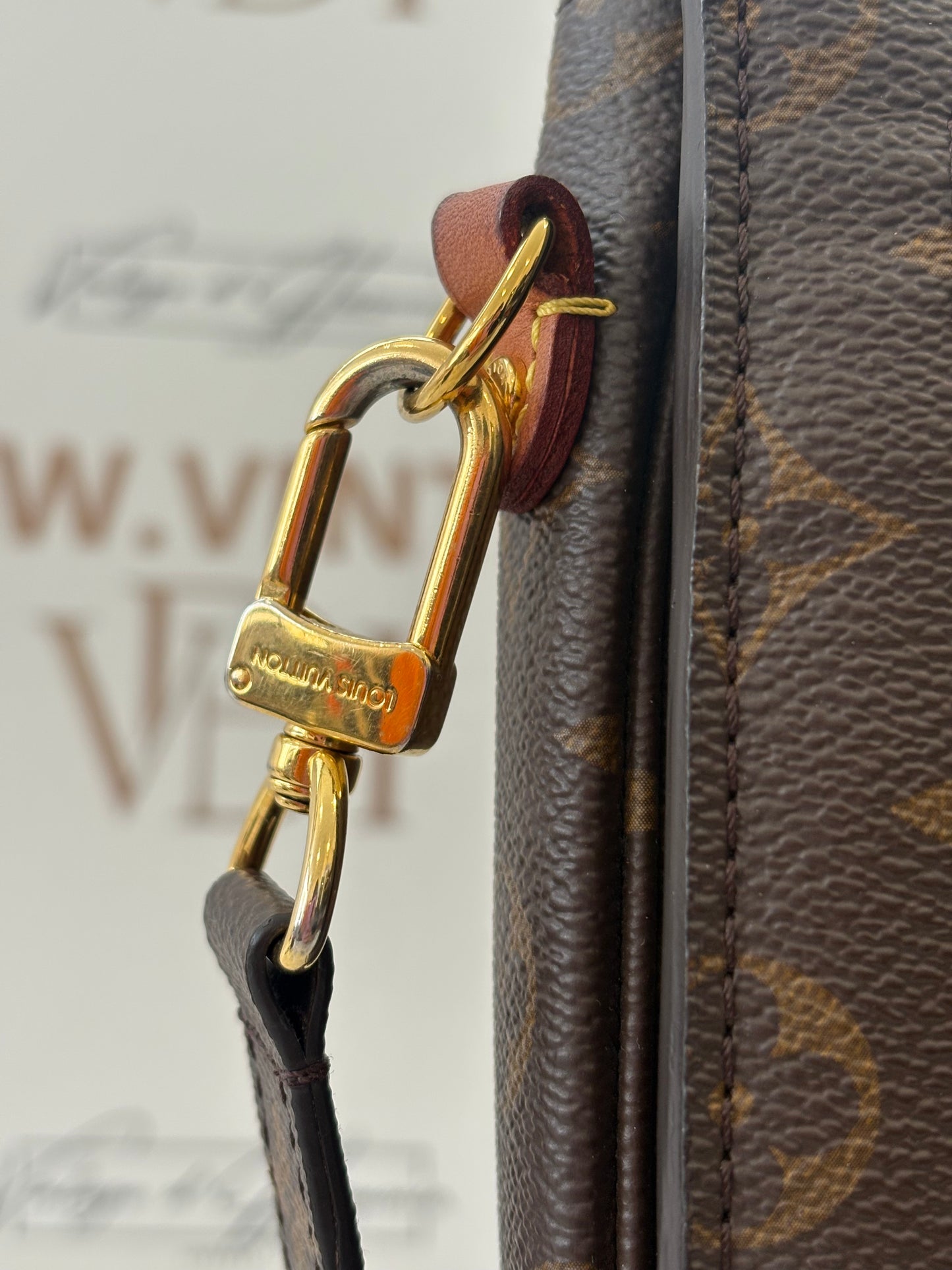 384105 - Louis Vuitton Metis