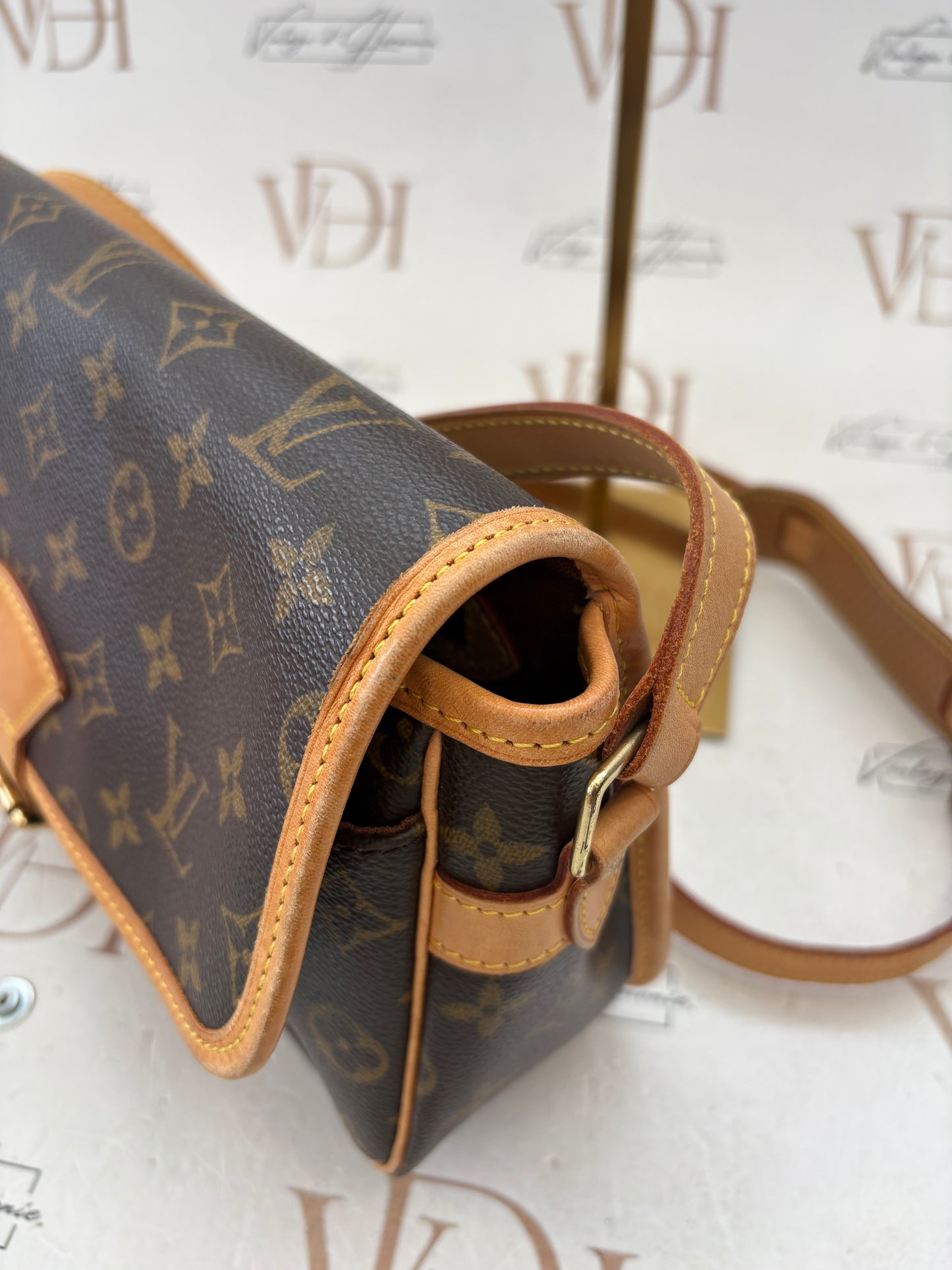 018585 - Louis Vuitton Sologne