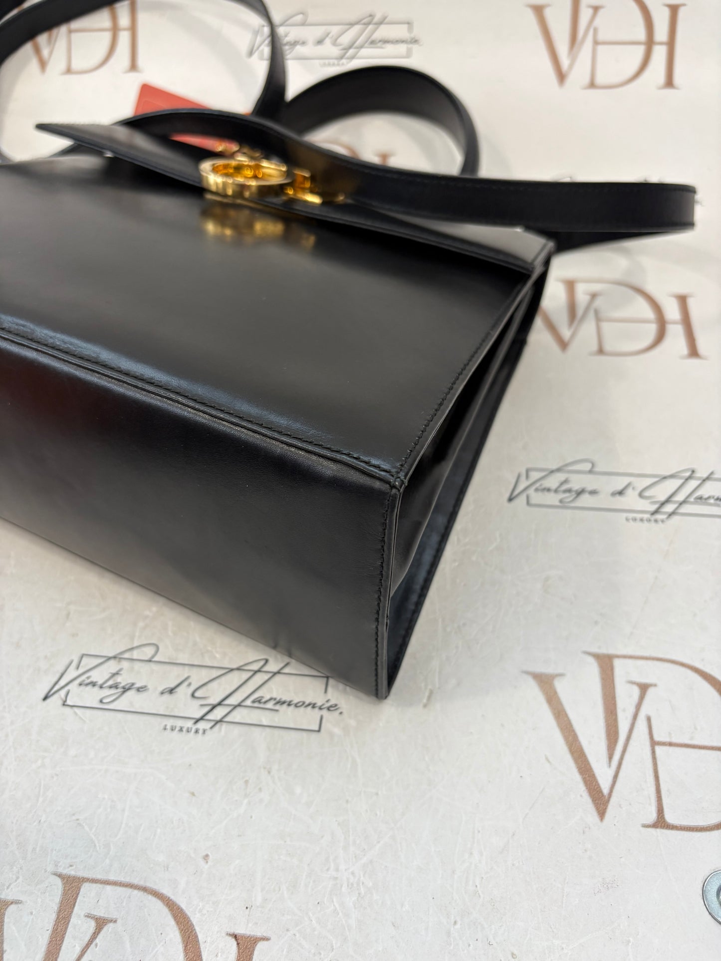 018195 - Salvatore Ferragamo Black Gancini
