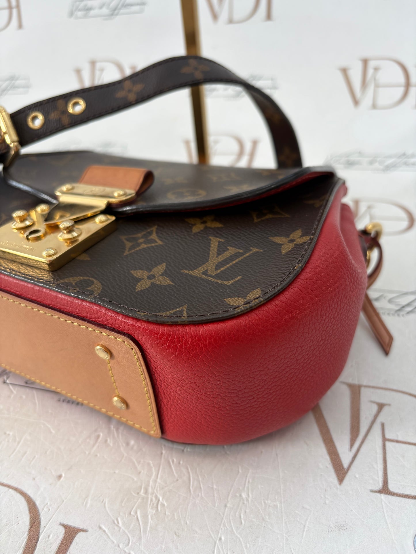 384087 - Louis Vuitton Eden