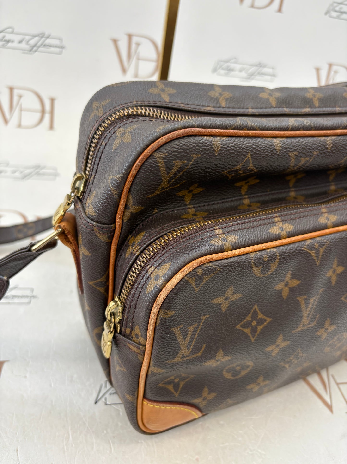 018921 - Louis Vuitton Nile