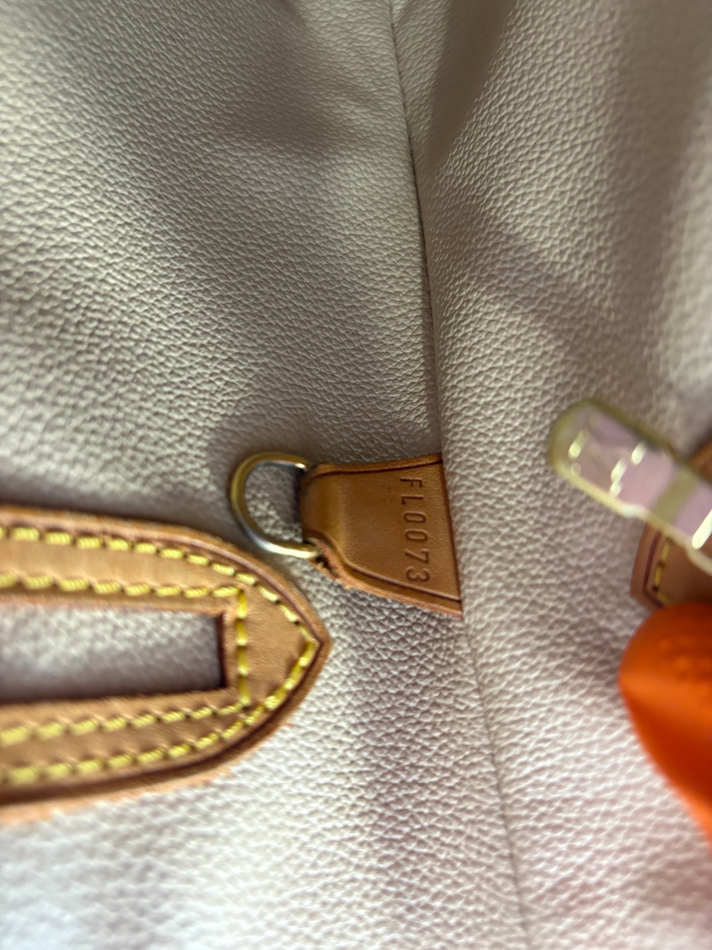 019001 - Louis Vuitton Bucket PM