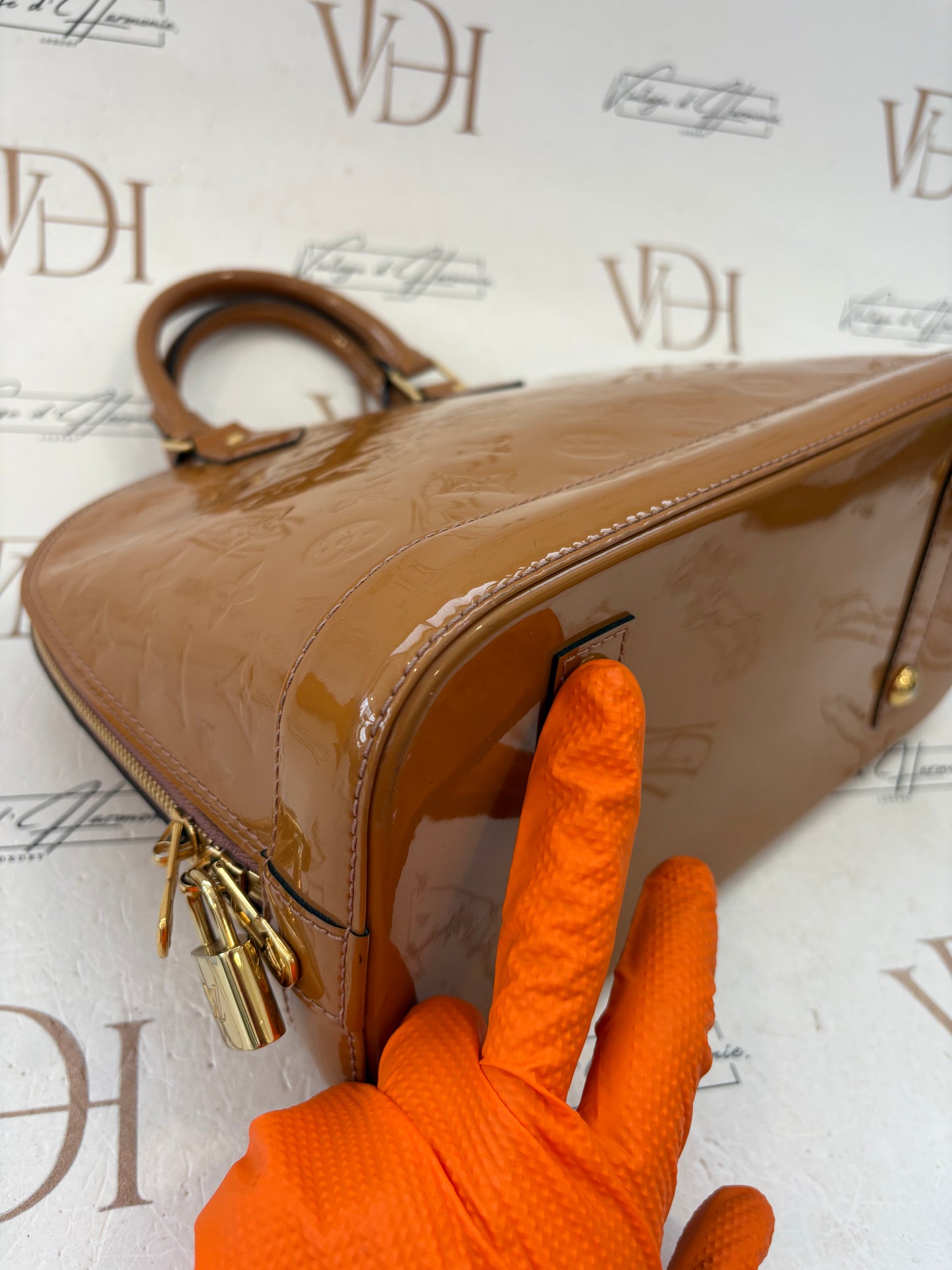 201399 - Louis Vuitton Alma Vernis