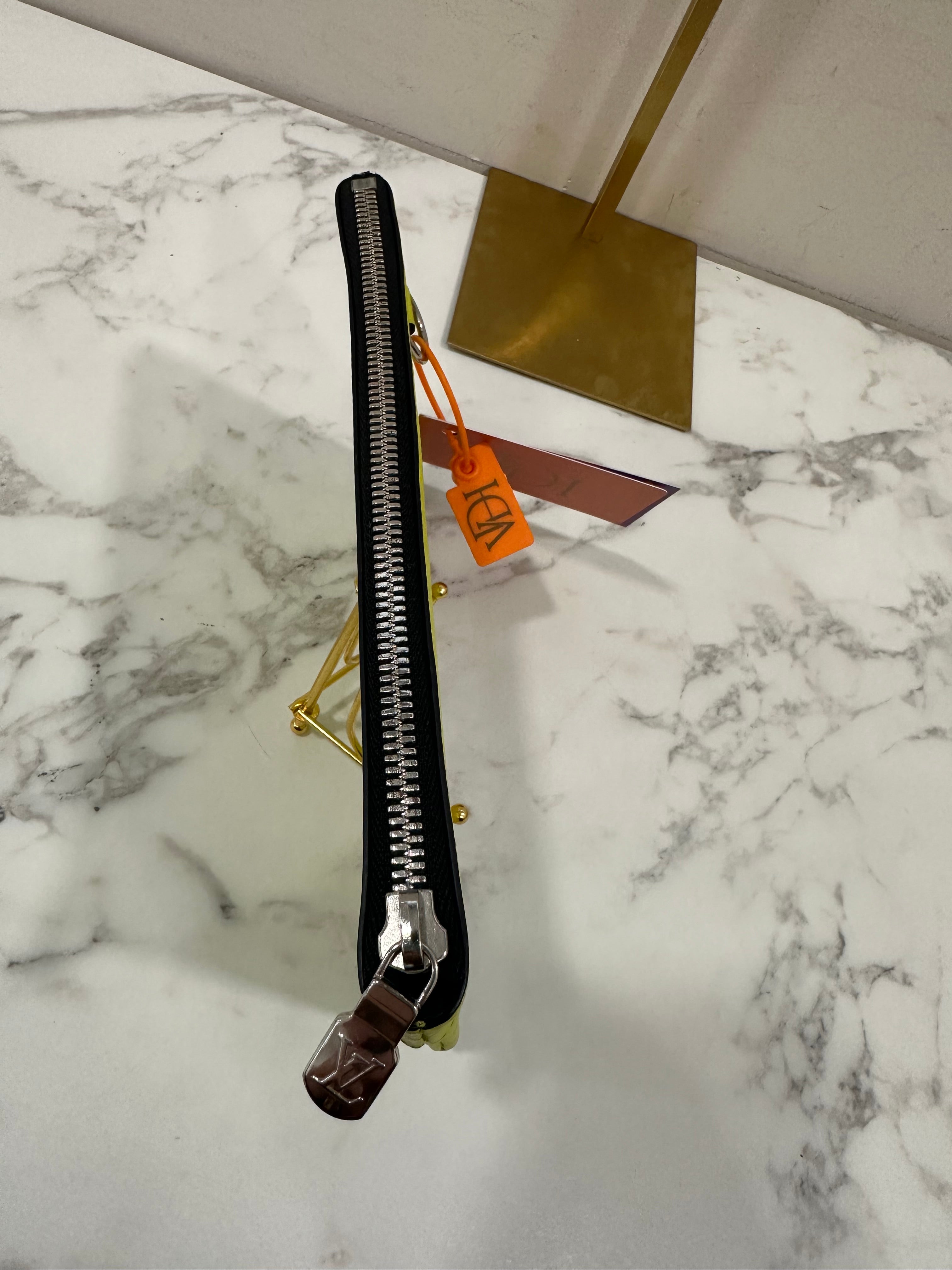 Louis Vuitton Discovery Pochette Fluo