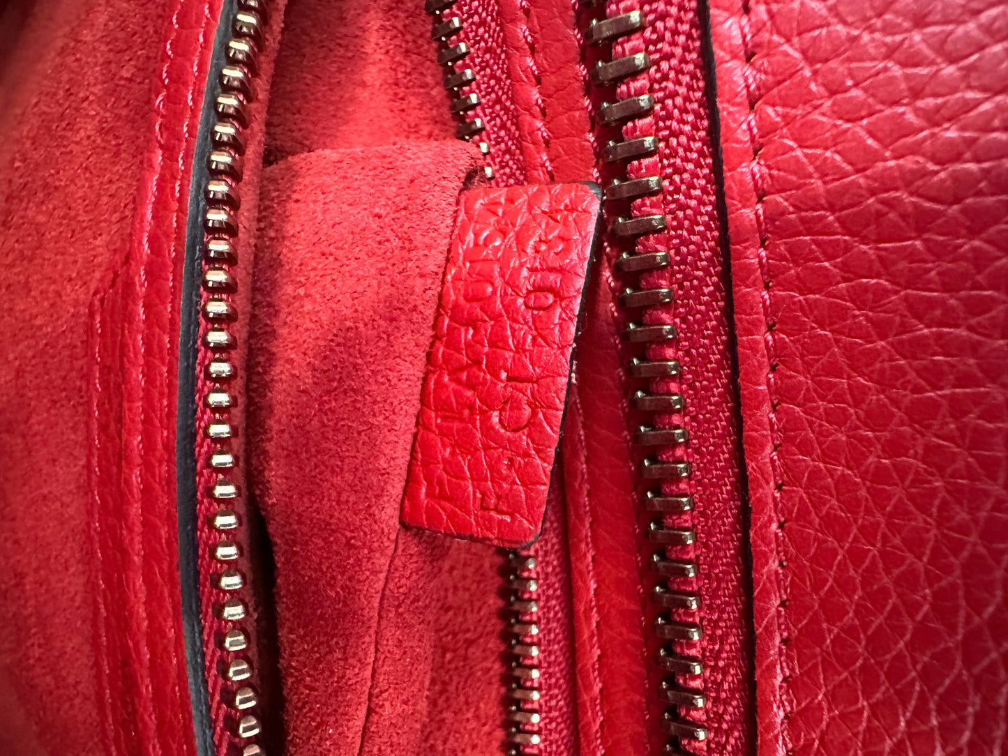 382909 - Celine Luggage Red