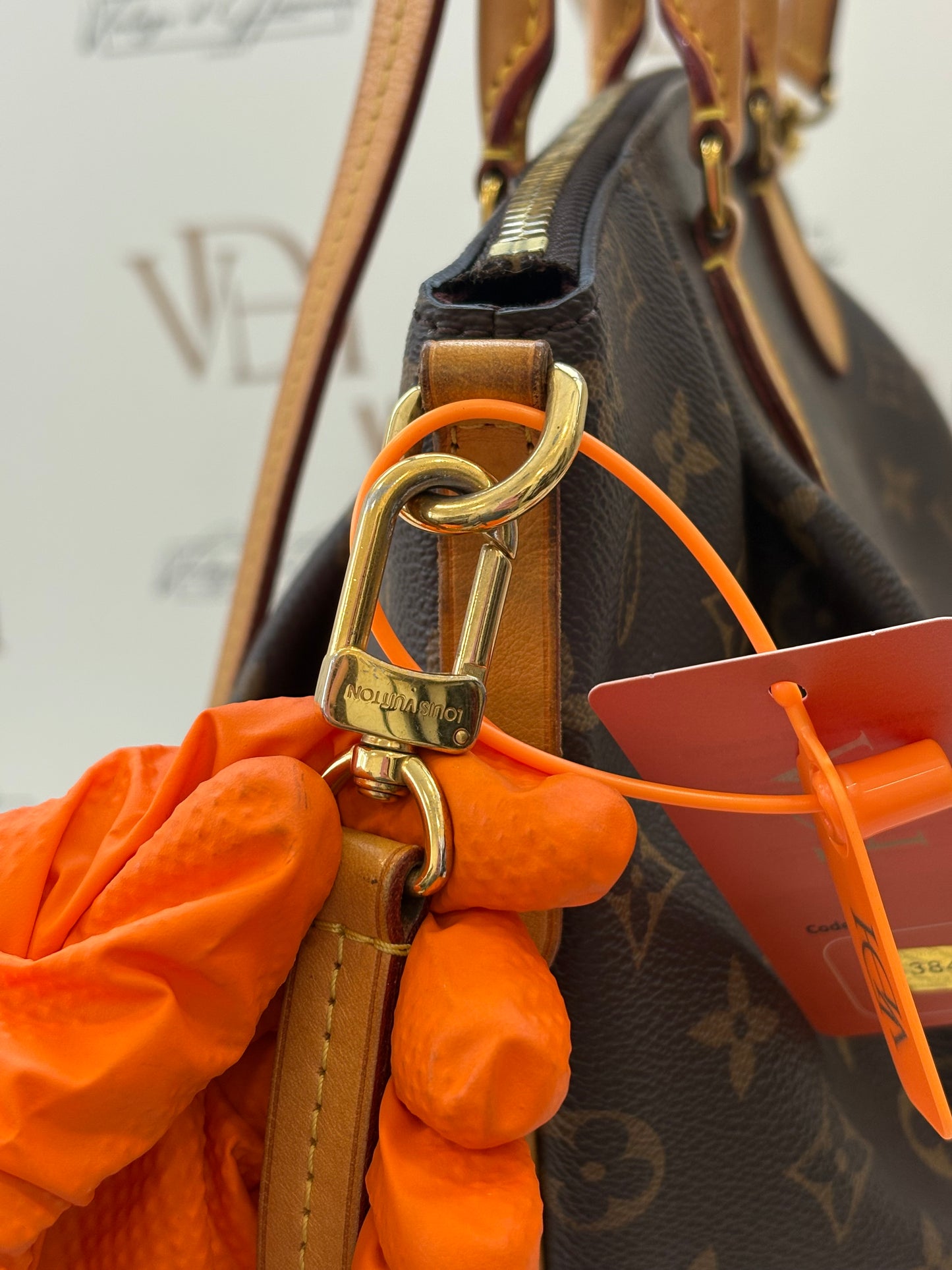 384102 - Louis Vuitton Turenne