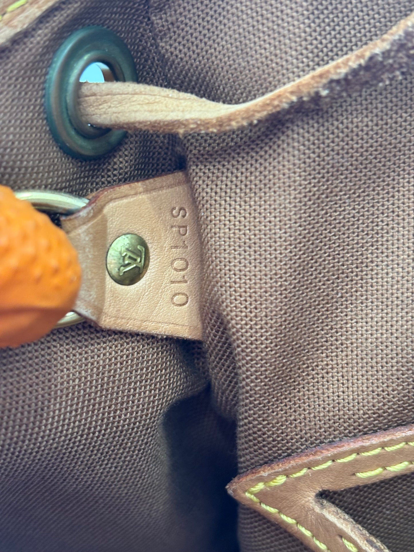 018879 - Louis Vuitton Montsouris MM