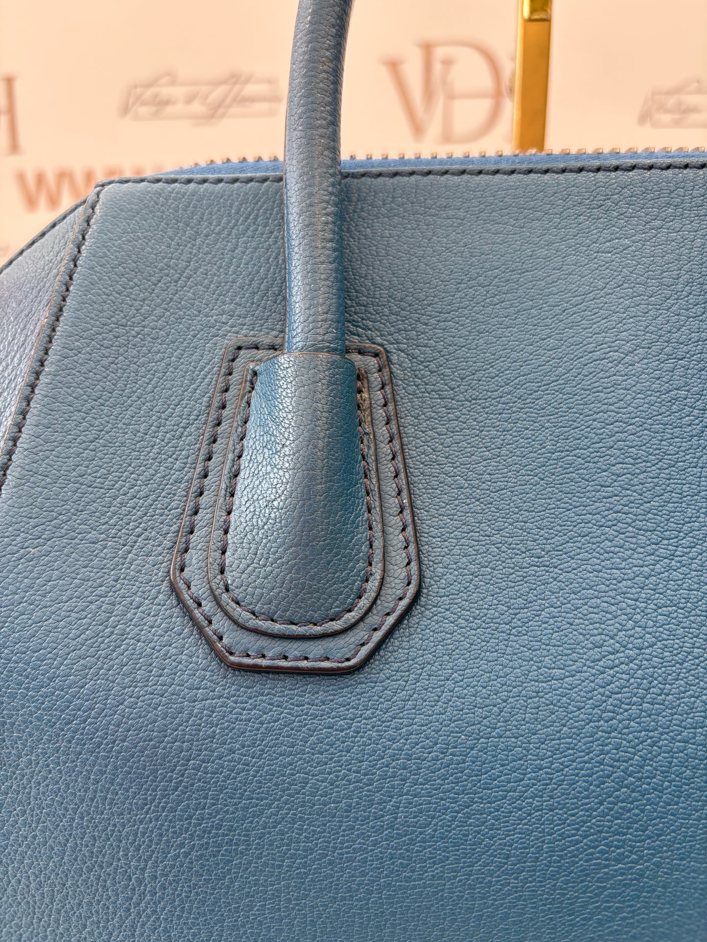 383578 - Givenchy Antigona