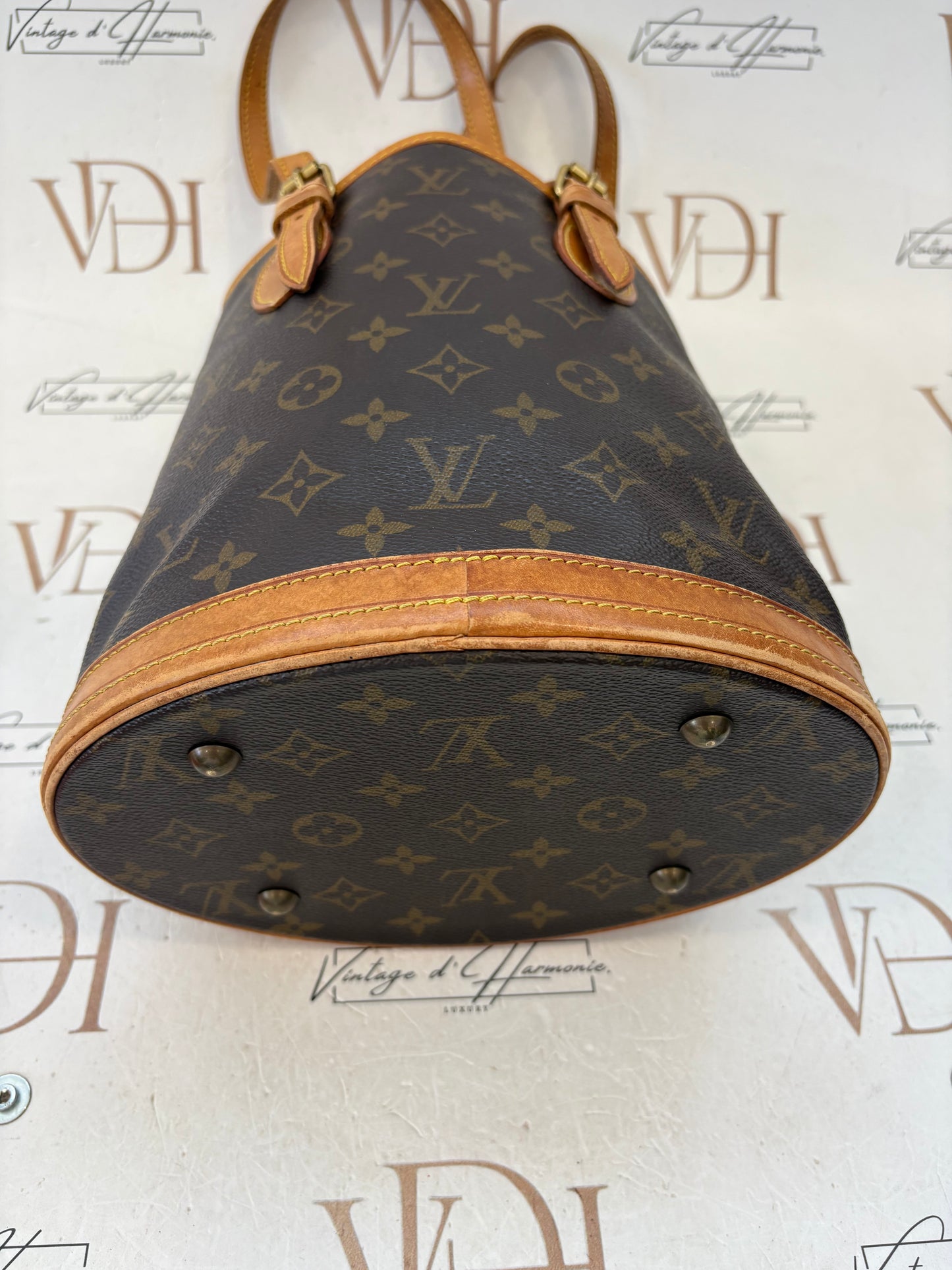 018189 - Louis Vuitton Bucket PM