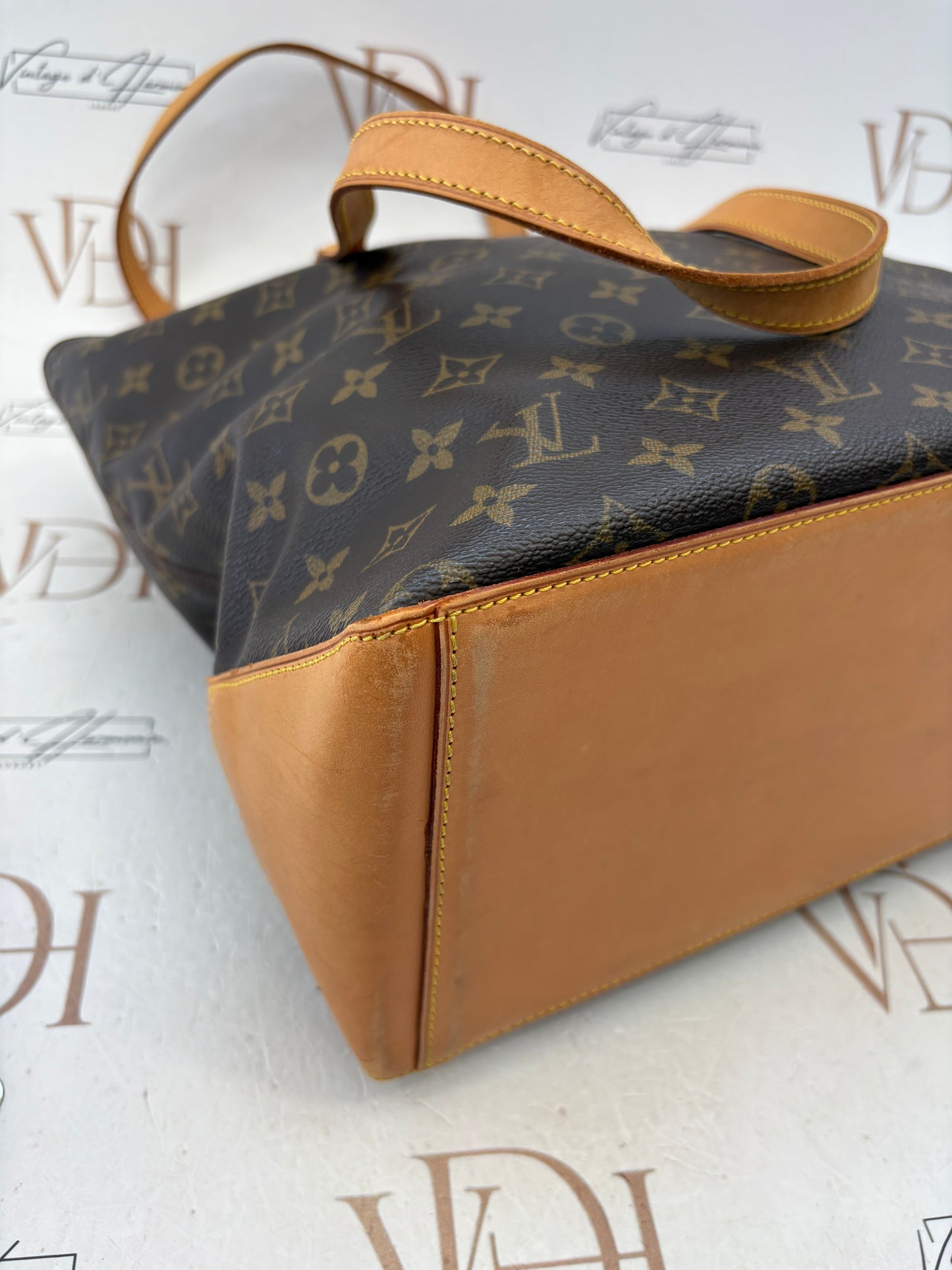 018104 - Louis Vuitton Cabas Mezzo