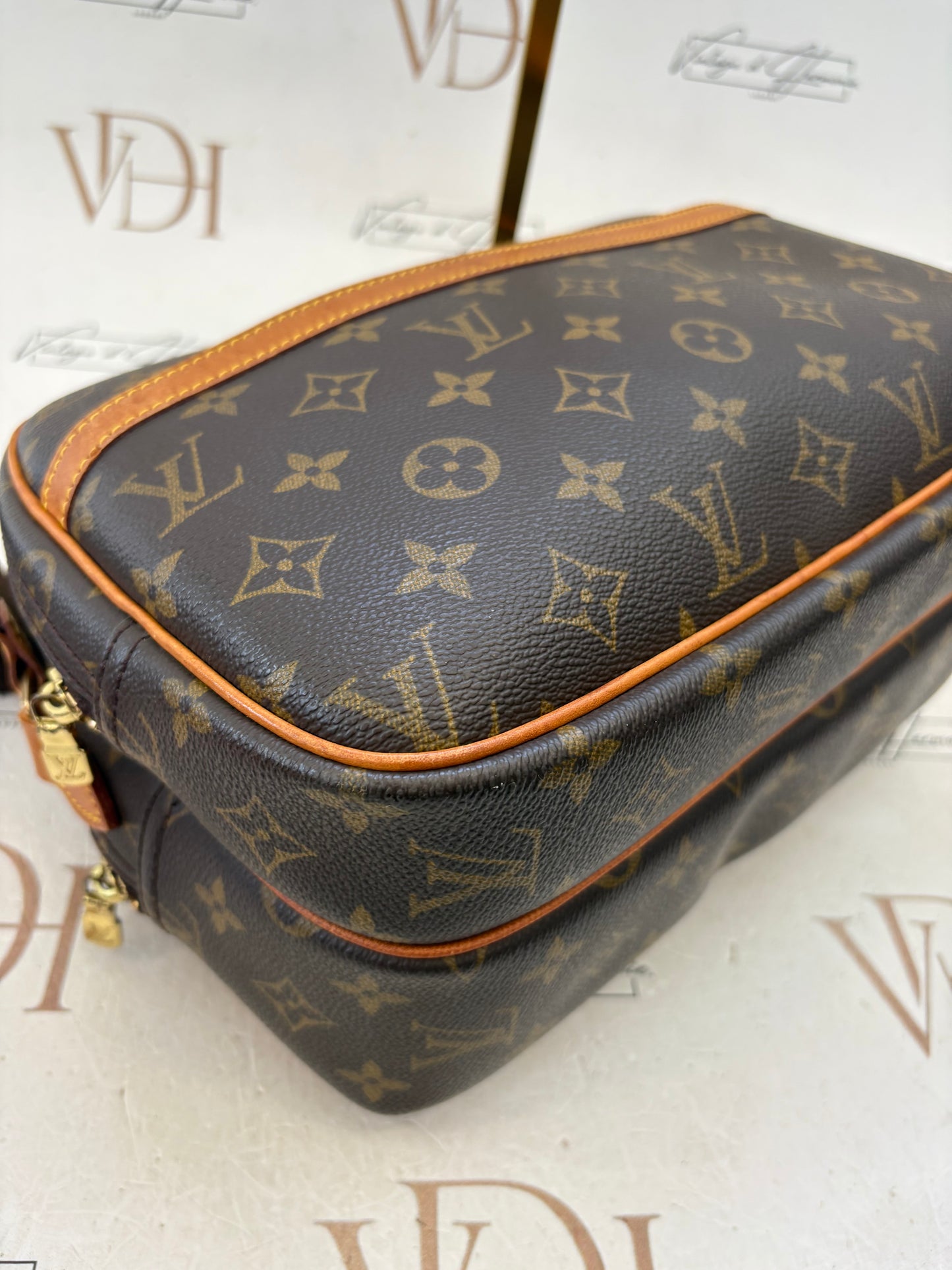 017200 - Louis Vuitton Reporter PM