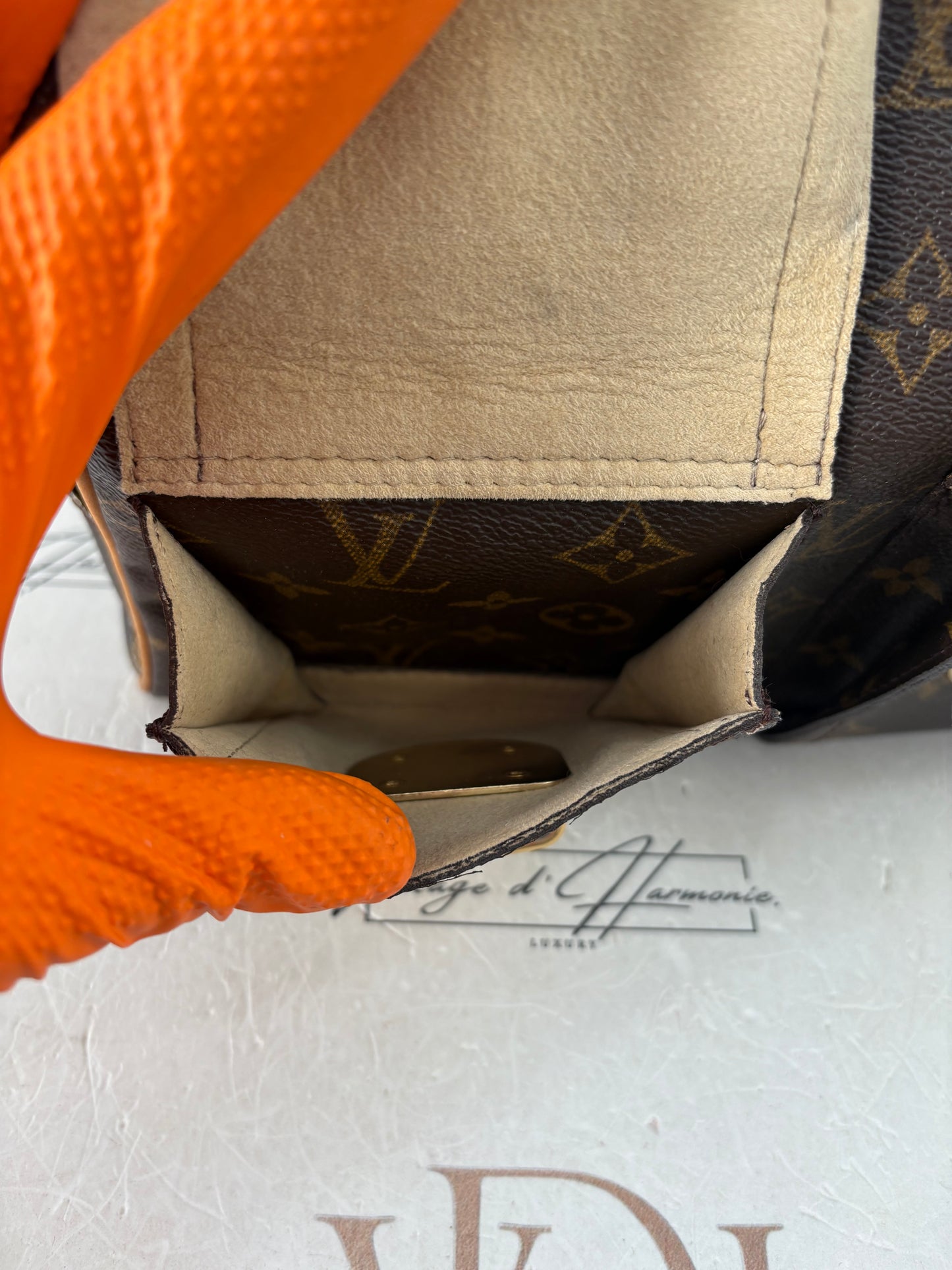 018904 - Louis Vuitton Manhattan PM