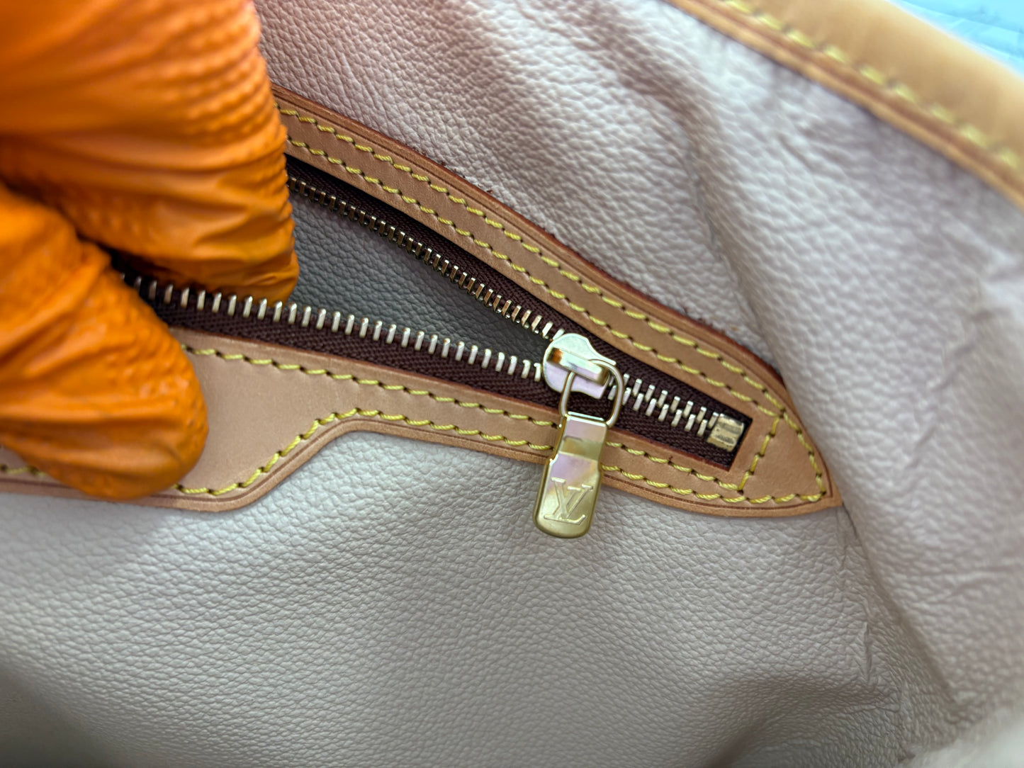 018790 - Louis Vuitton Bucket GM