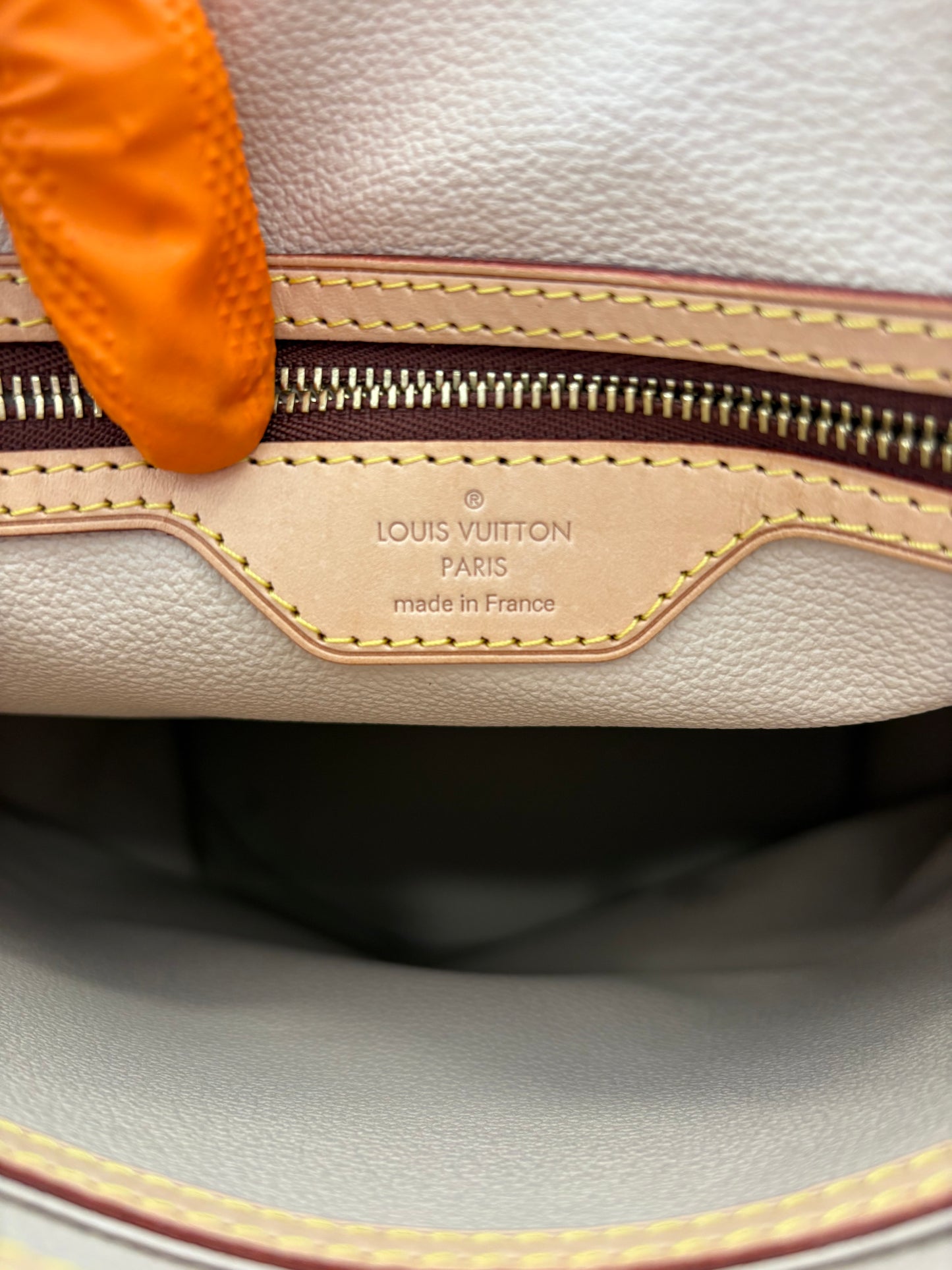 018906 - Louis Vuitton Bucket GM