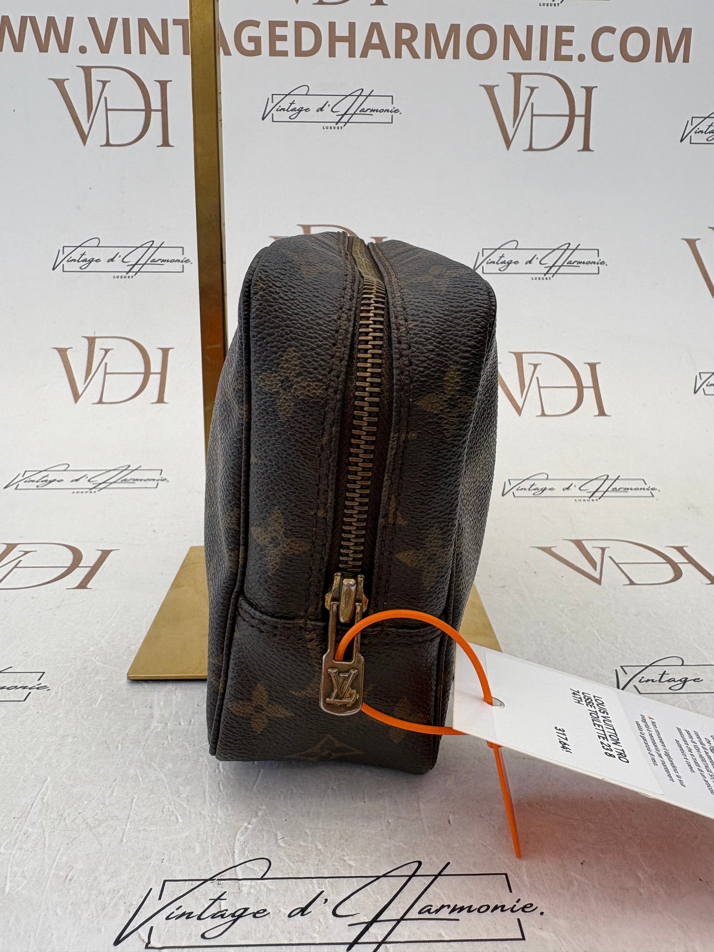 018933 - Louis Vuitton Trousse Toilette 23