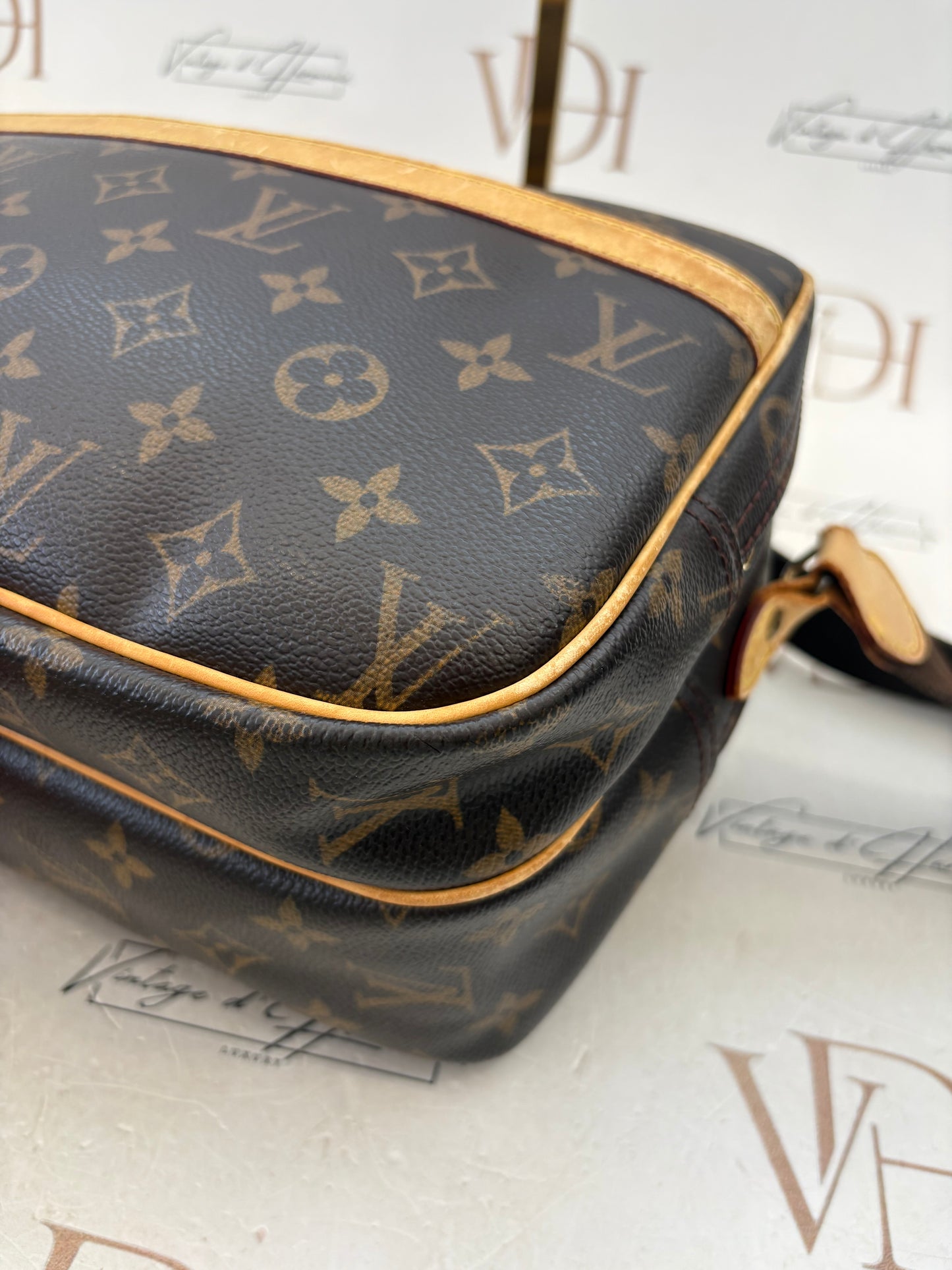 018692 - Louis Vuitton Reporter PM