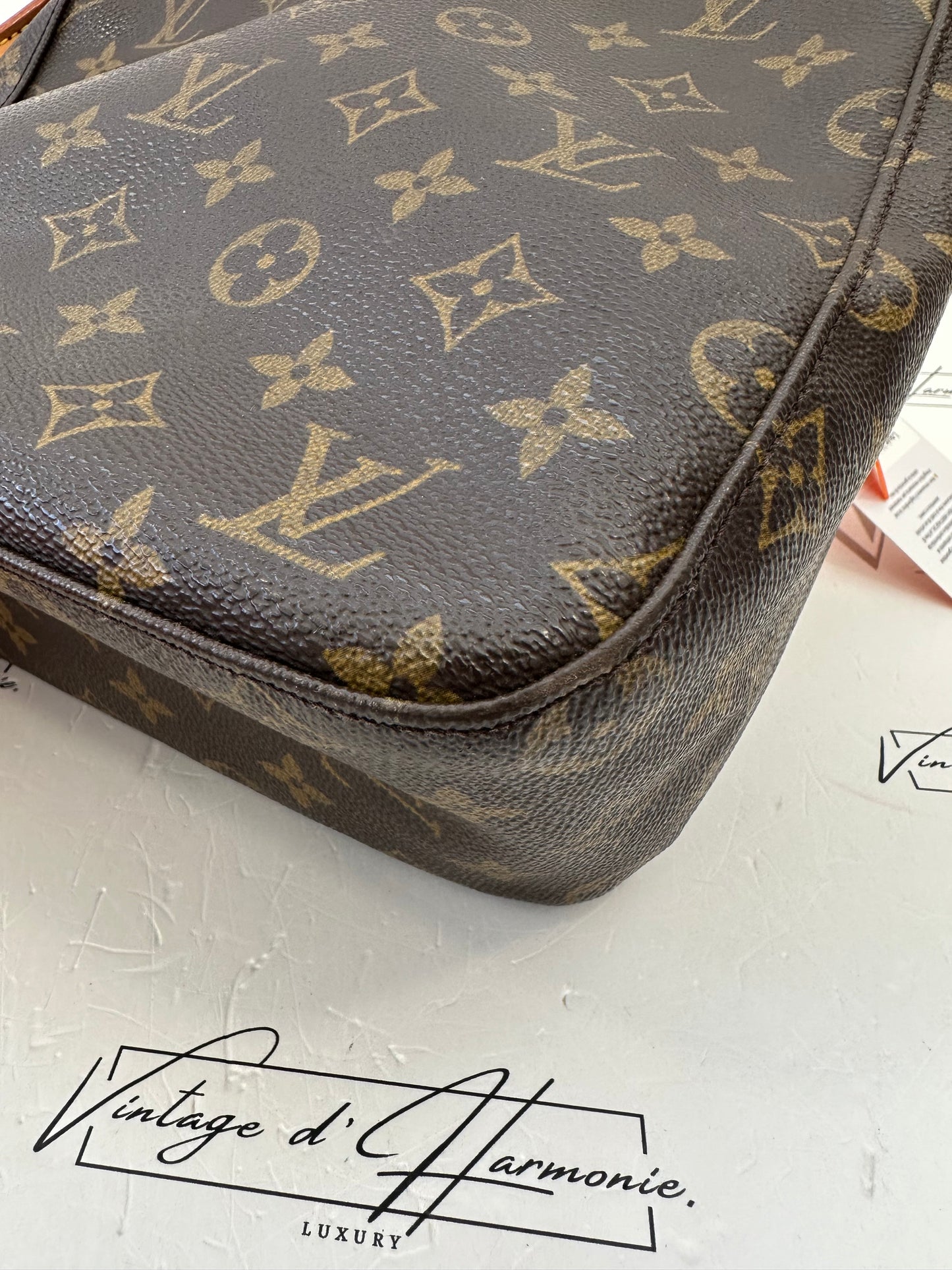 017768 - Louis Vuitton Looping MM