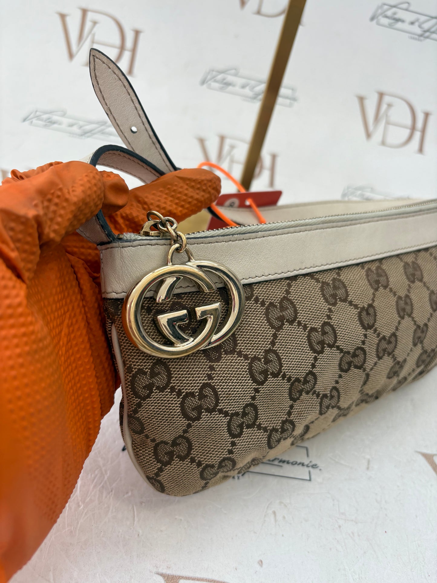 384022 - Gucci Abbey
