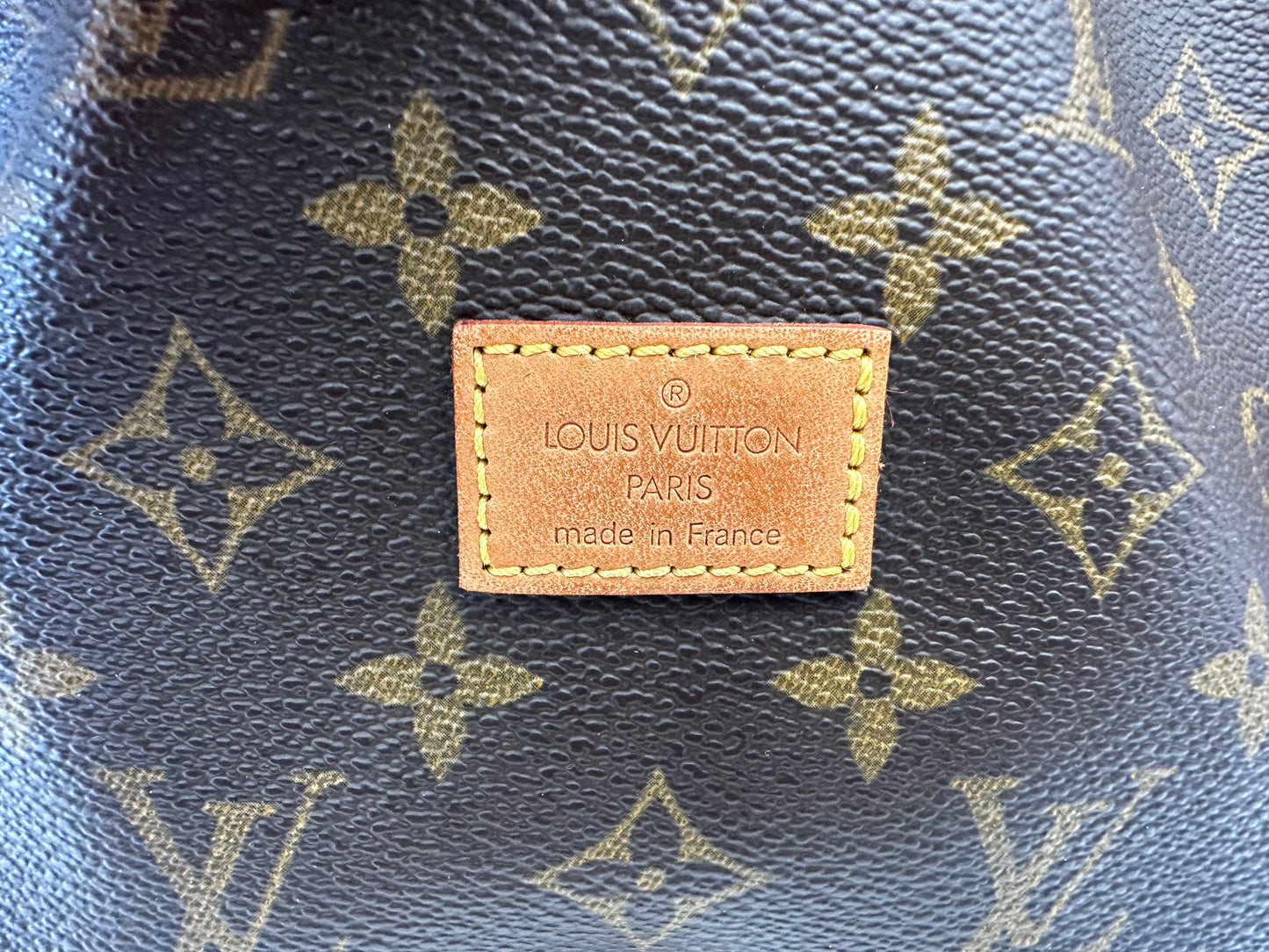 017887 - Louis Vuitton Saumur 30