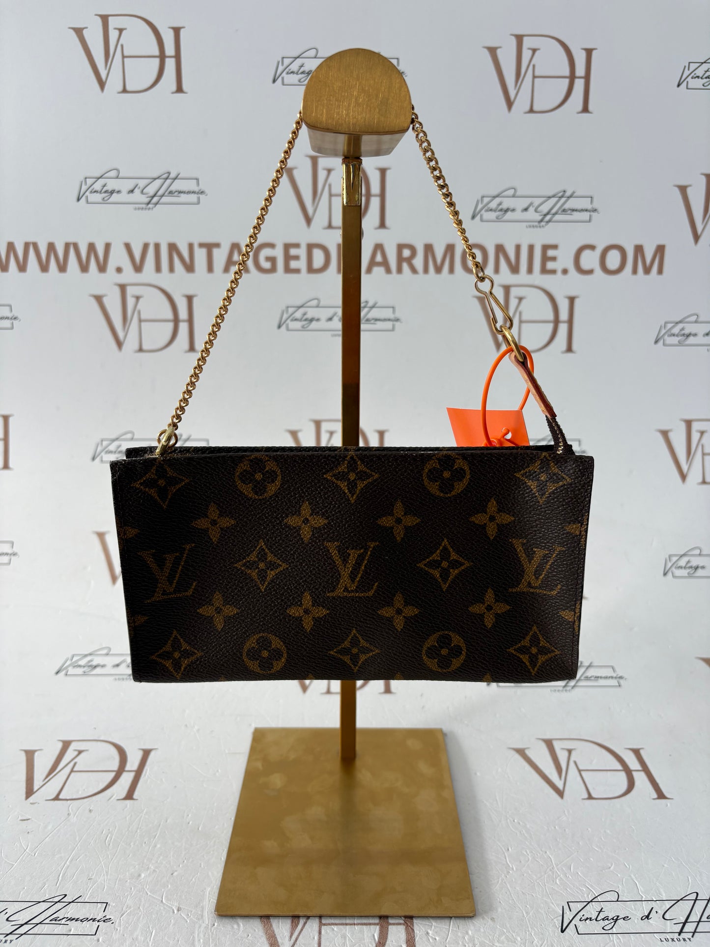 018171 - Louis Vuitton Pochette Bucket PM