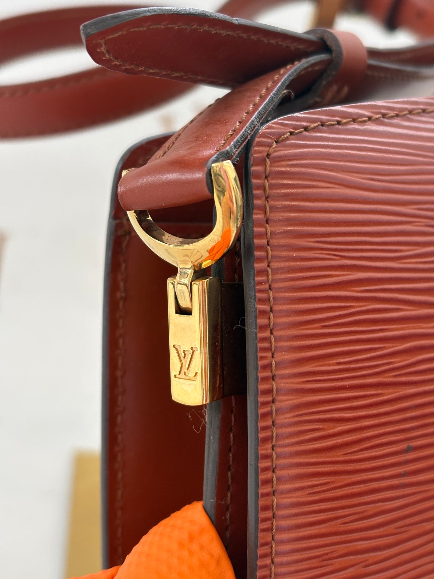 016977 - Louis Vuitton Epi Capuchin