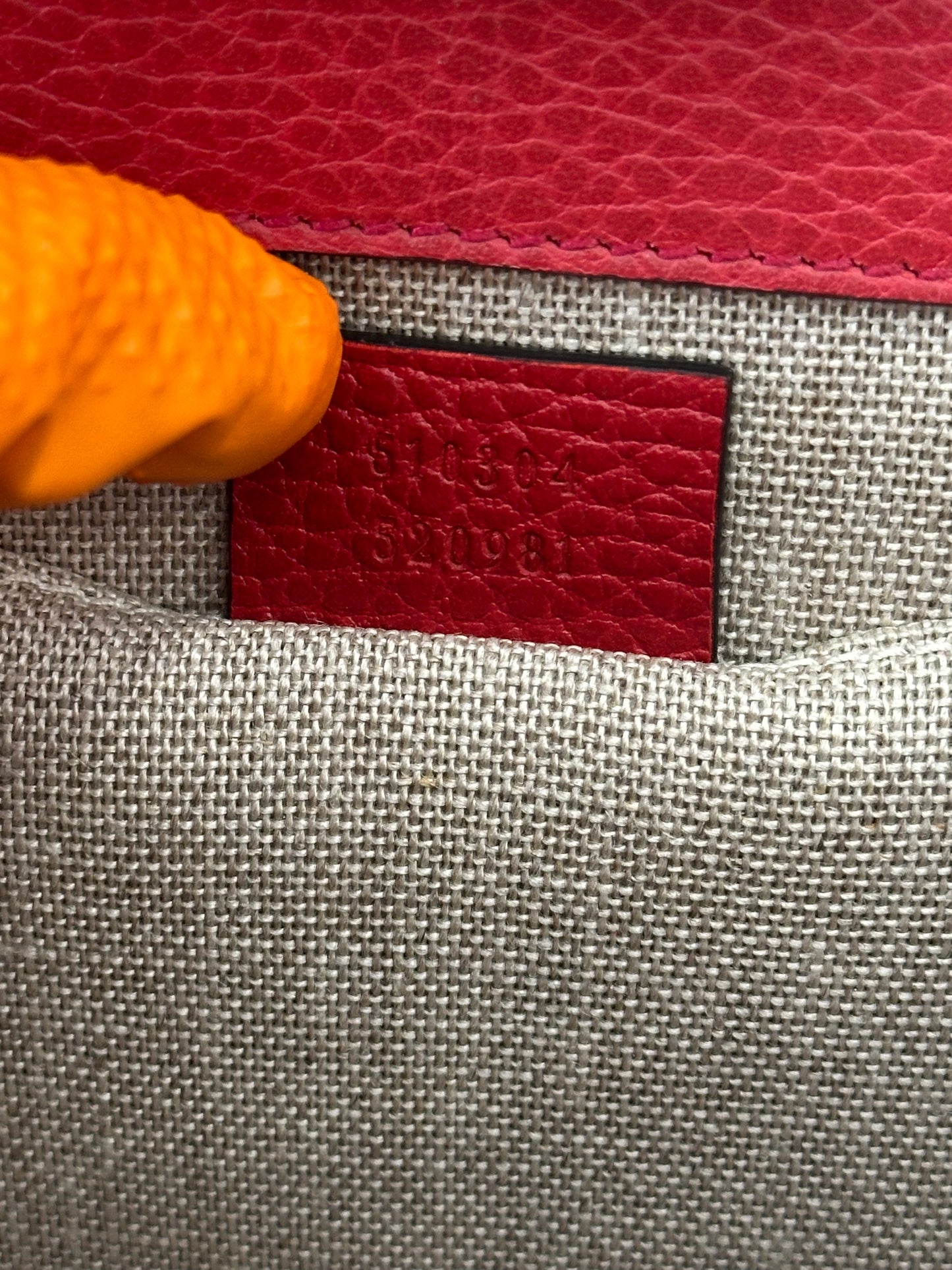 382995 - Gucci Interlocking