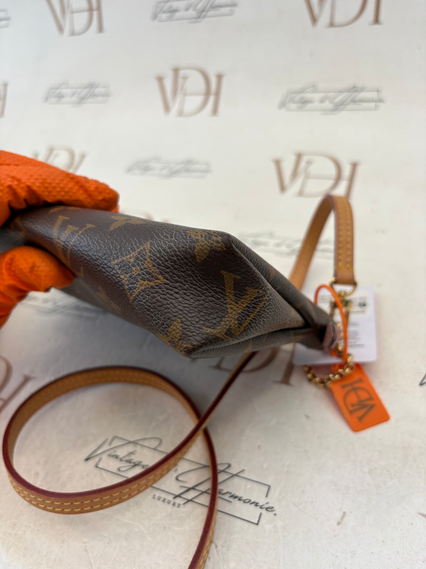 017249 - Louis Vuitton Pallas Pouch