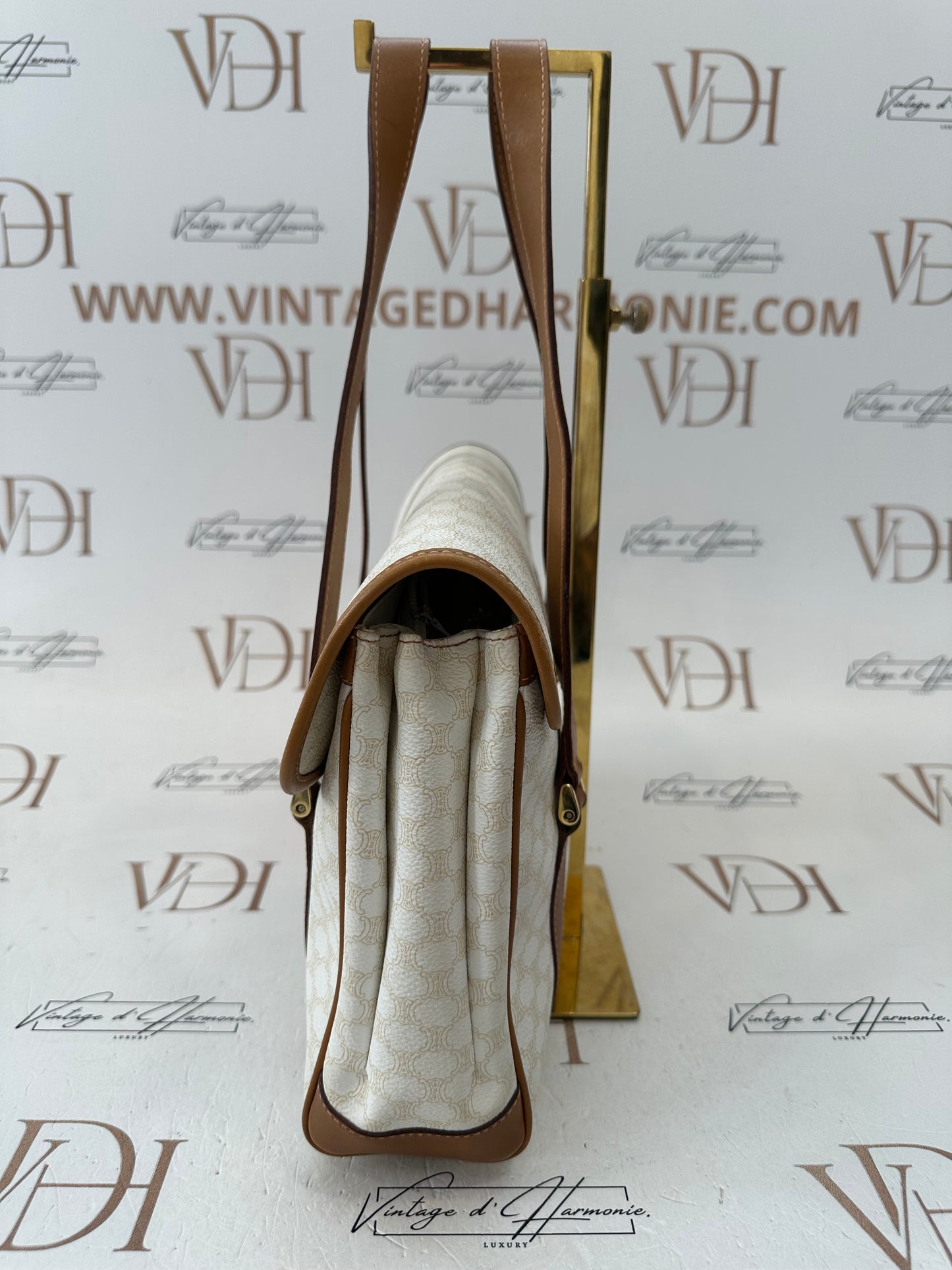 018081 - Céline White PVC
