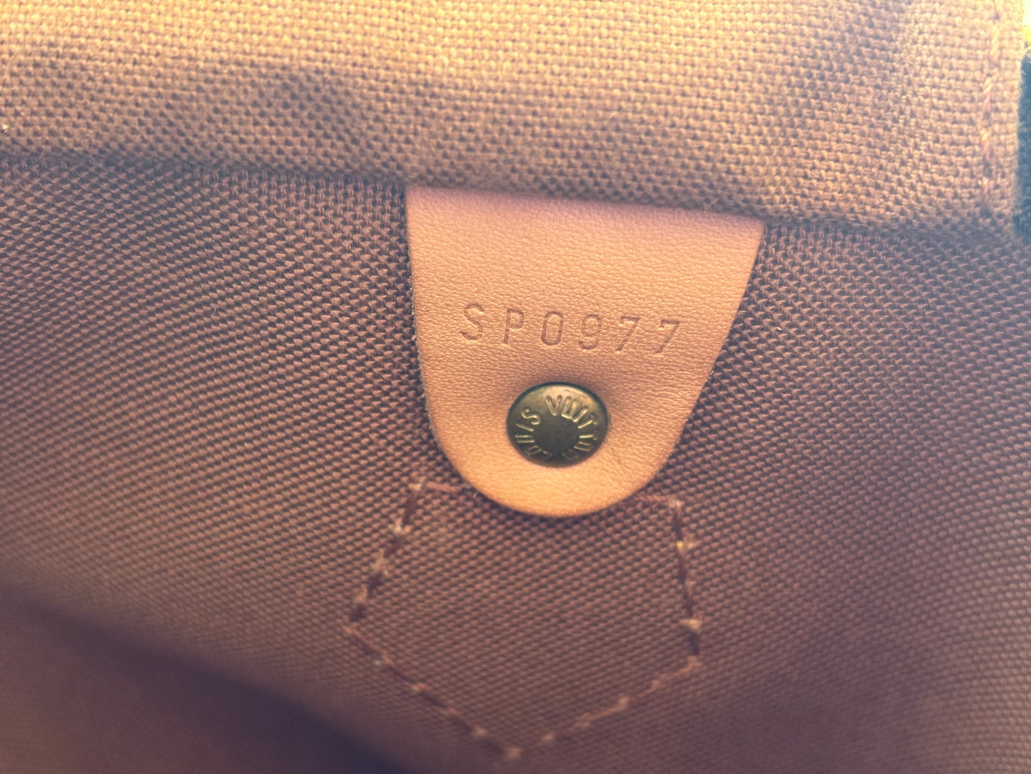 018820 - Louis Vuitton Speedy 40