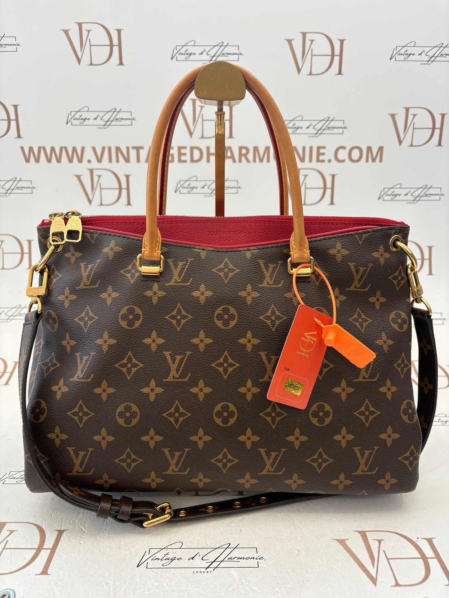 383836 - Louis Vuitton Pallas