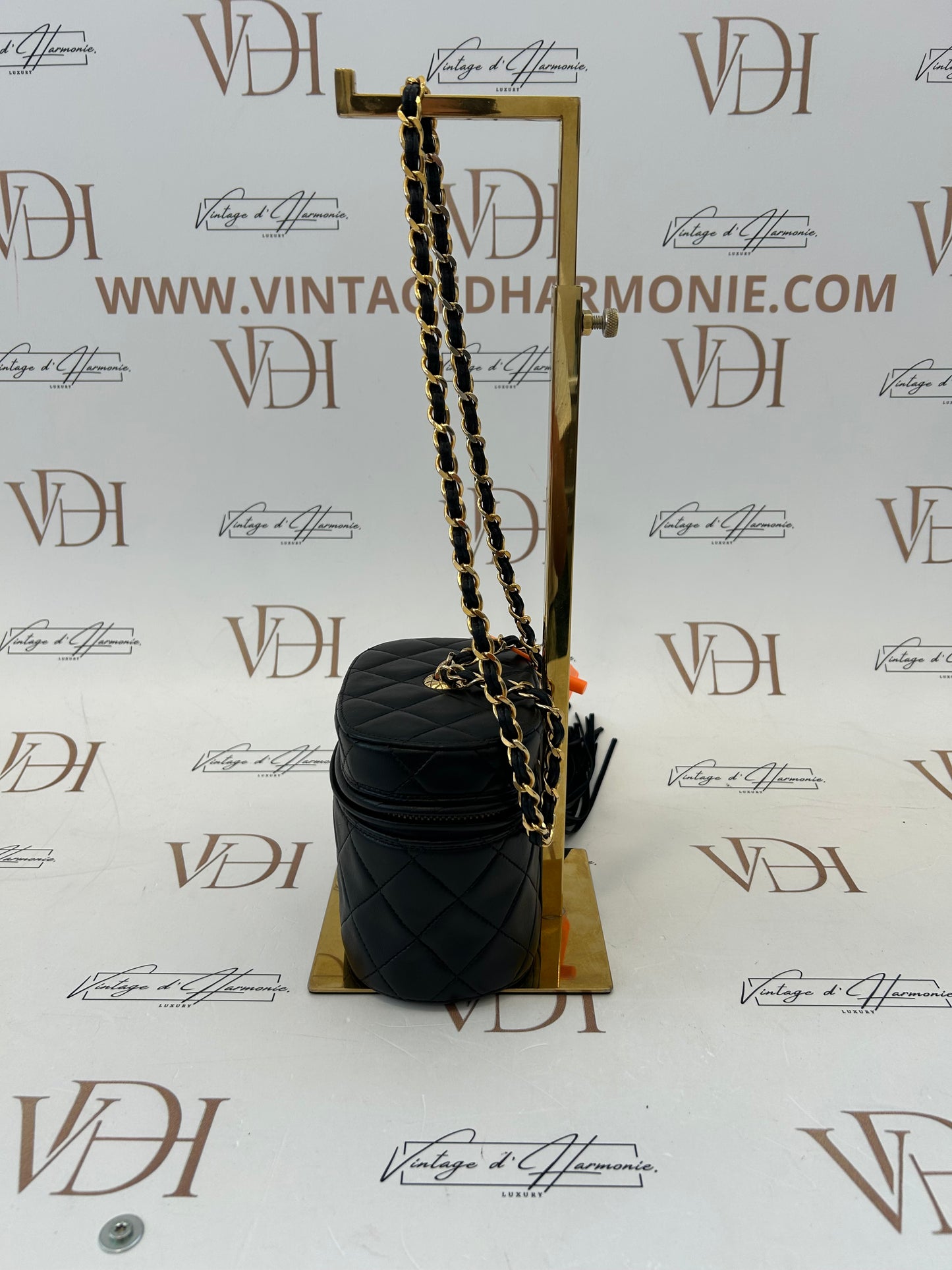 017040 - Chanel Black Lambskin Chain Shoulder Bag