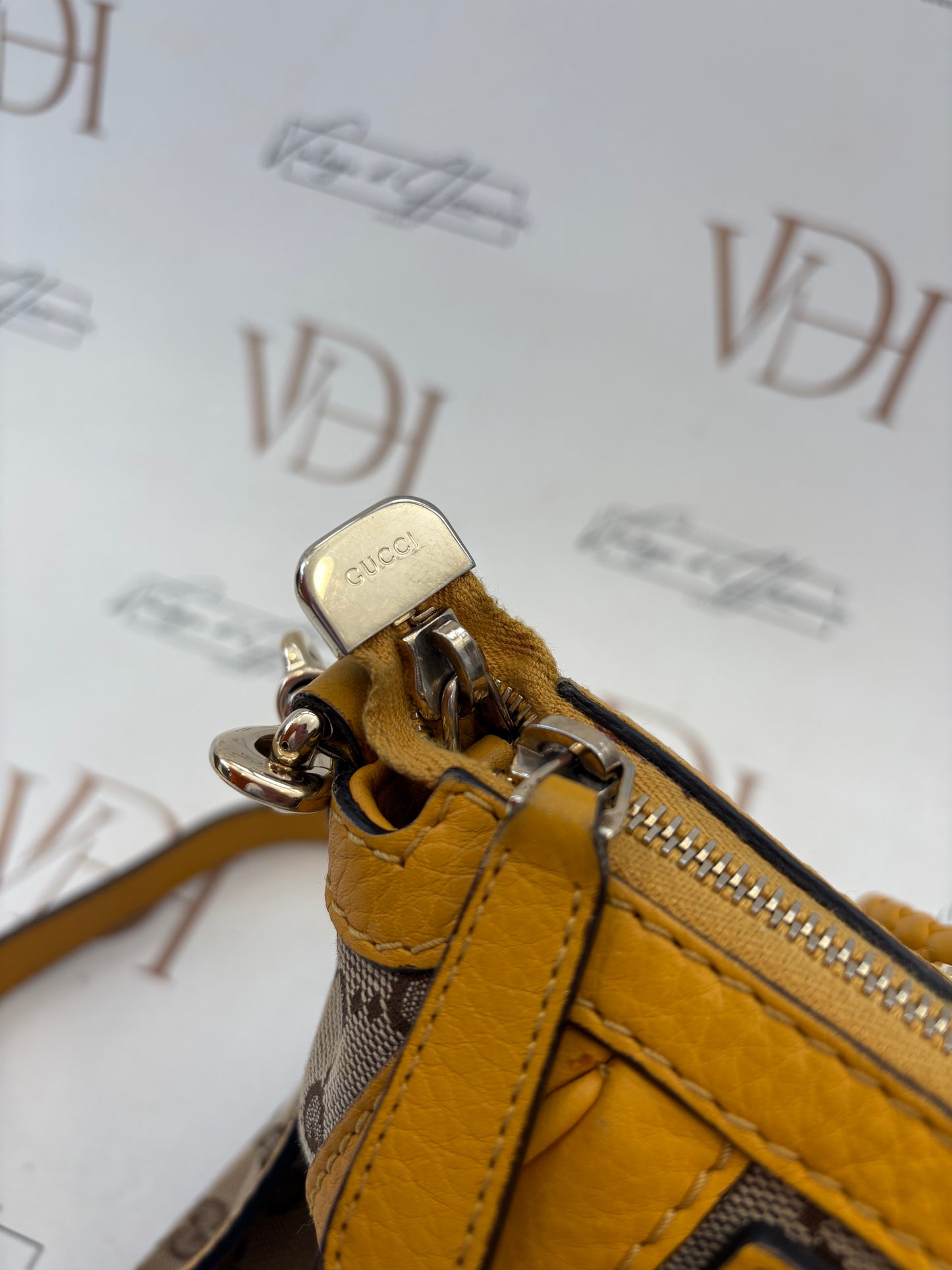 383662 - Gucci Bella