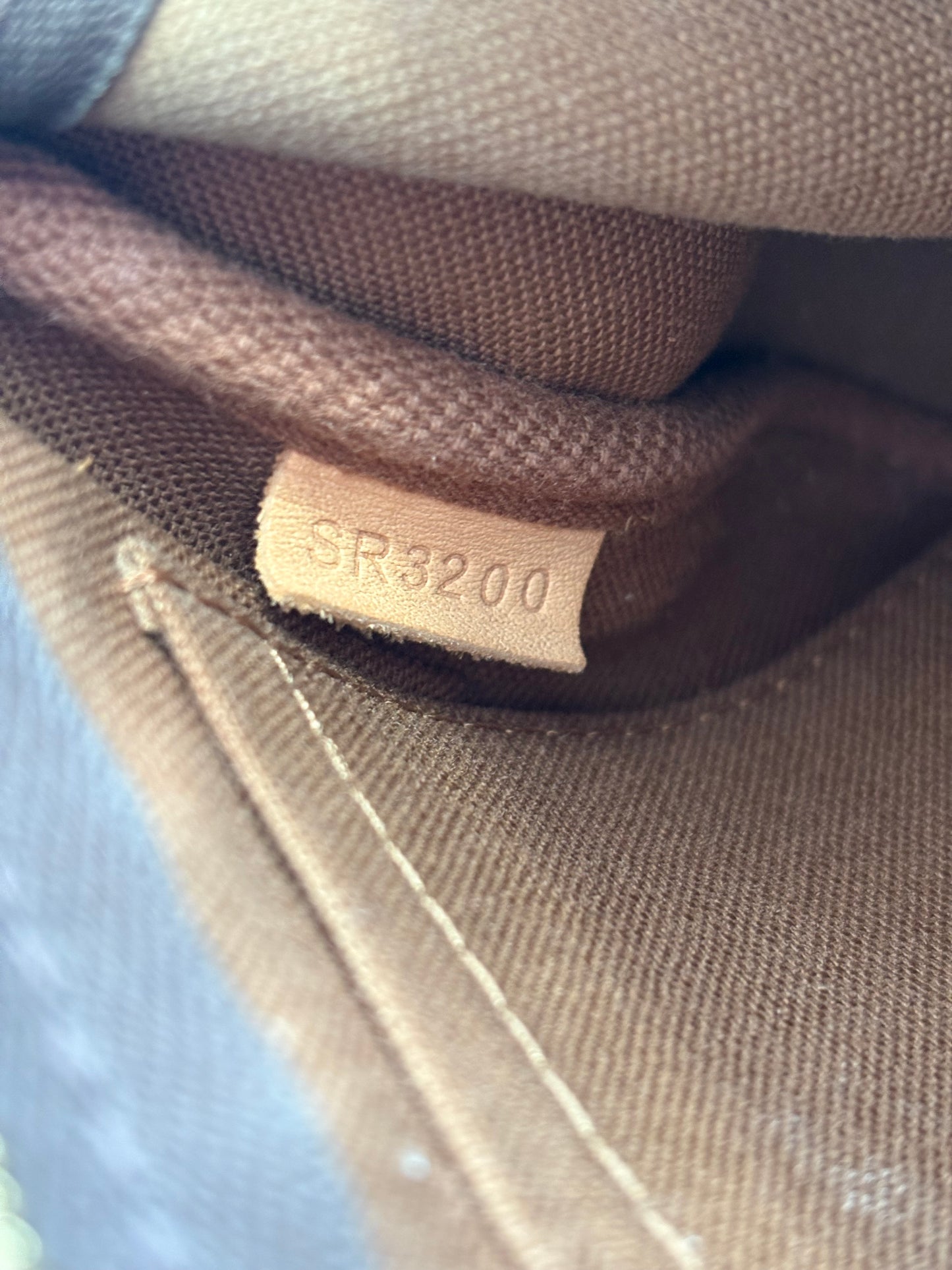 383355 - Louis Vuitton Multipochette